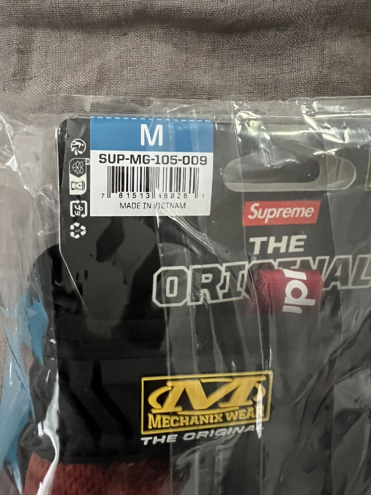 Supreme Medium Supreme Aphex Twin Mechanix Gloves plus Poster Size ONE SIZE - 4 Thumbnail