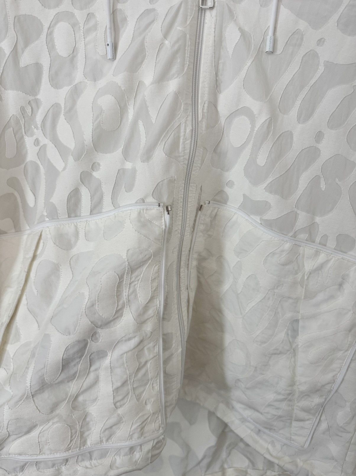 Louis Vuitton Louis Vuitton White Spellout Windbreaker Jacket – Size L Size US L / EU 52-54 / 3 - 9 Thumbnail