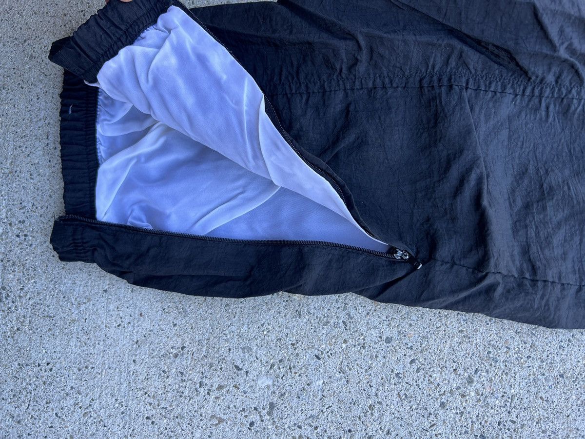 Reebok × Vintage Vintage 1990s Reebok Black Windbreaker Zip Track Pants Sz. L Size US 36 / EU 52 - 4 Thumbnail