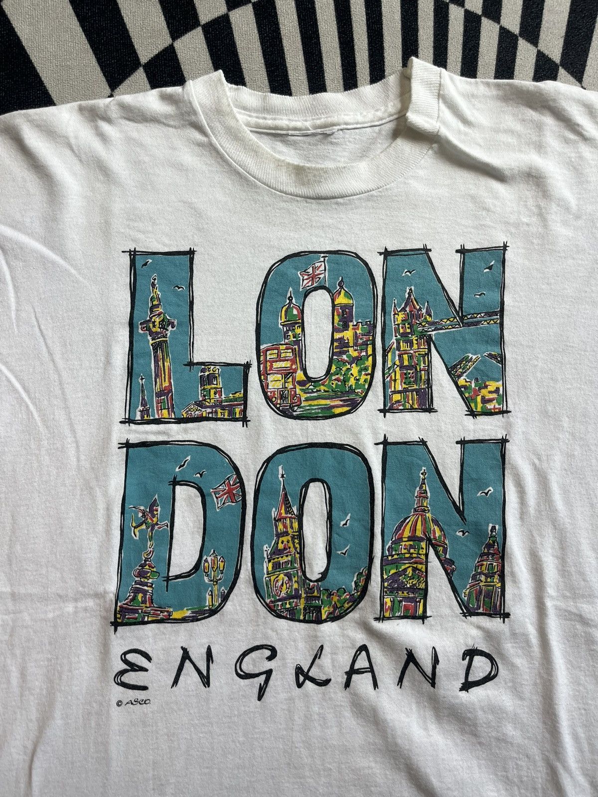 Arts & Science Vintage LONDON England Souvenir Artwork asco 90’s Tshirt Size US XL / EU 56 / 4 - 5 Thumbnail