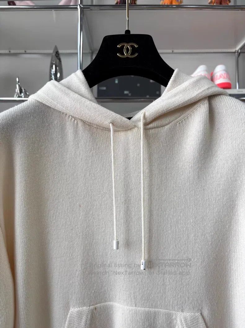 Chanel Chanel Cruise Series Beige Logo Embroidered Hooded Knitwea Size XS / US 0-2 / IT 36-38 - 2 Thumbnail