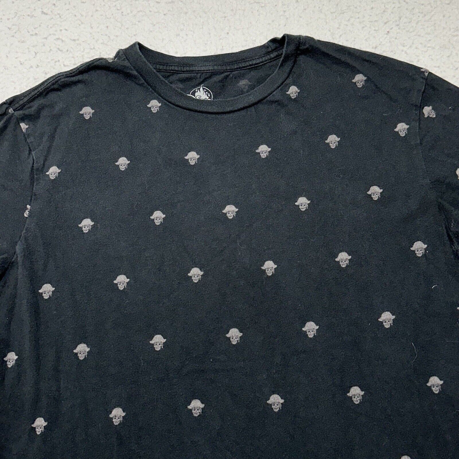 Disney Disney Medium Pirates of the Caribbean Skull Pattern T Shirt Size US M / EU 48-50 / 2 - 2 Thumbnail