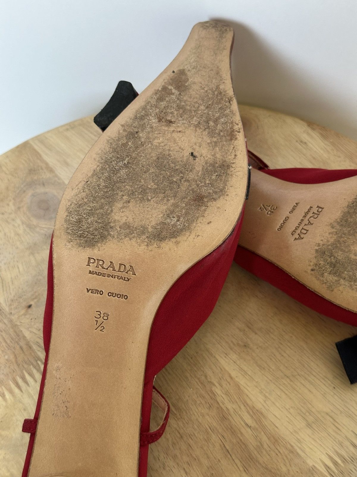 Prada Tytuł Prada Red Satin Slingback Kitten Heels With Navy Bow Size US 7.5 / IT 37.5 - 14 Thumbnail