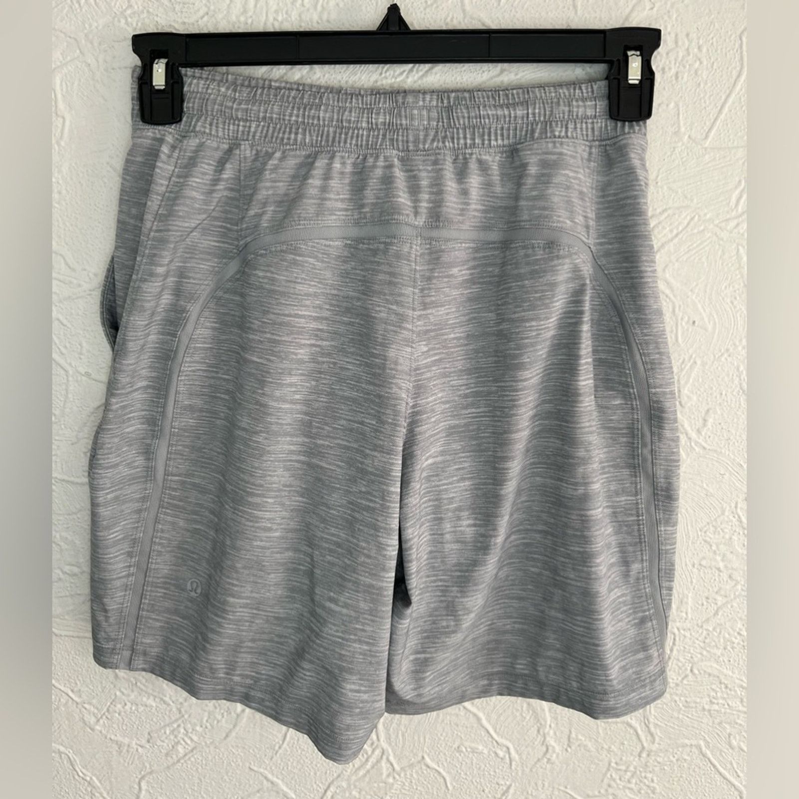 Lululemon Lululemon Shorts Women’s Small Gray Grey Breathable Size 27" / US 4 / IT 40 - 2 Thumbnail