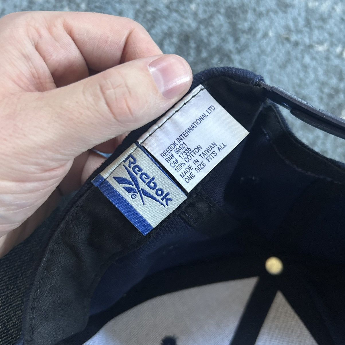 Reebok 90s Y2k Classic Vector Logo FLOCKED CANVAS SNAPBACK CAP NAVY Size ONE SIZE - 10 Thumbnail