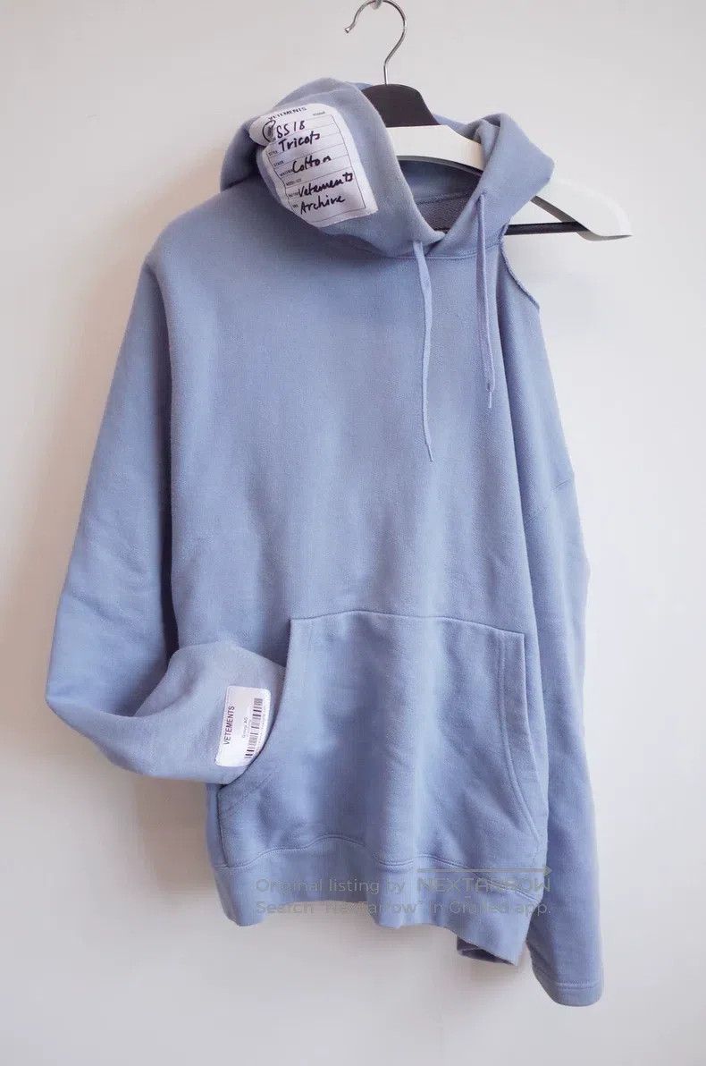 Vetements Vetements Misty Blue Off-Shoulder Hoodie Size US S / EU 44-46 / 1 - 1 Thumbnail