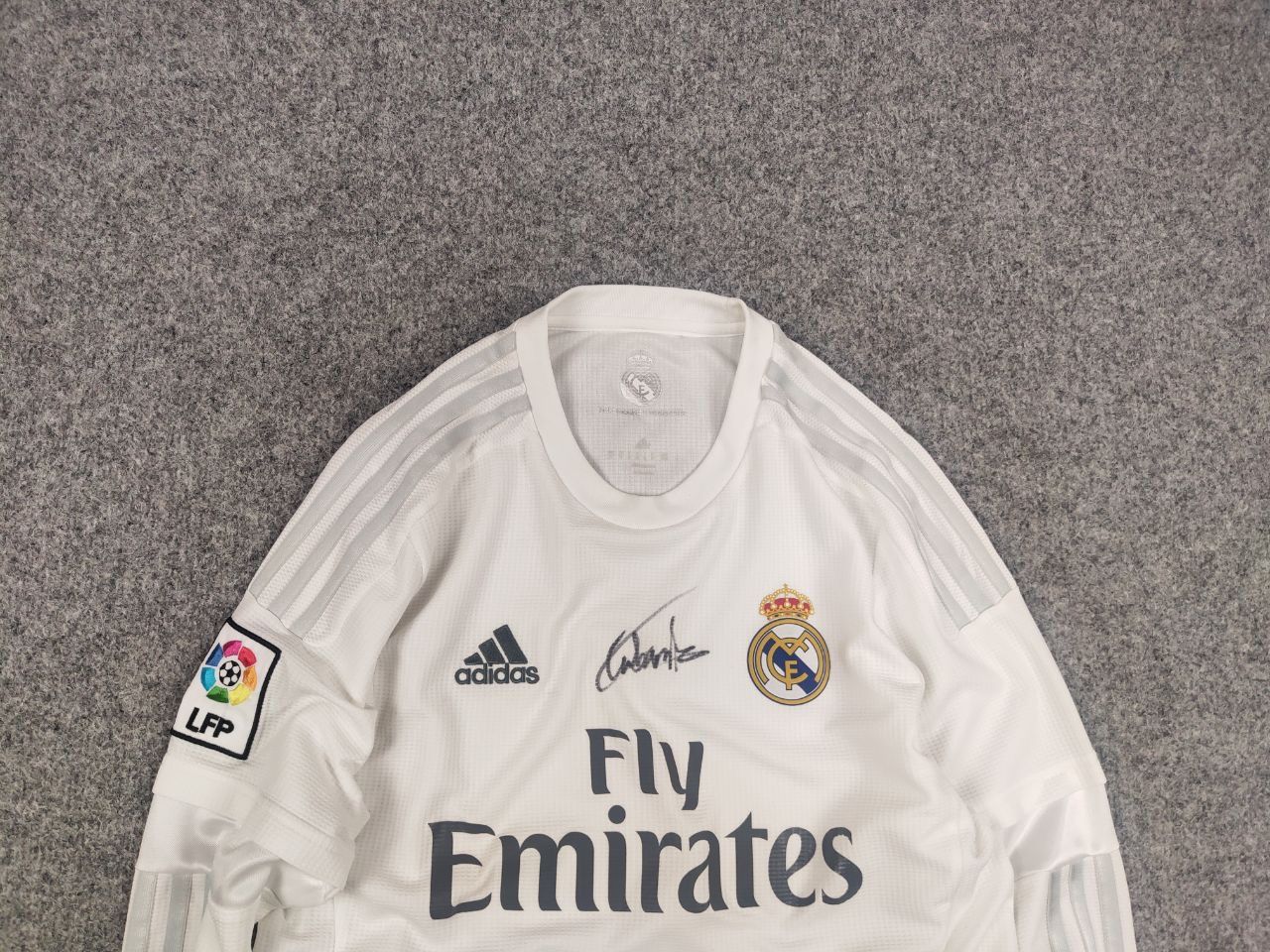 Adidas Aut 2015-16 Adidas Real Madrid Long Sleeve Jersey Shirt Home Size US M / EU 48-50 / 2 - 4 Thumbnail