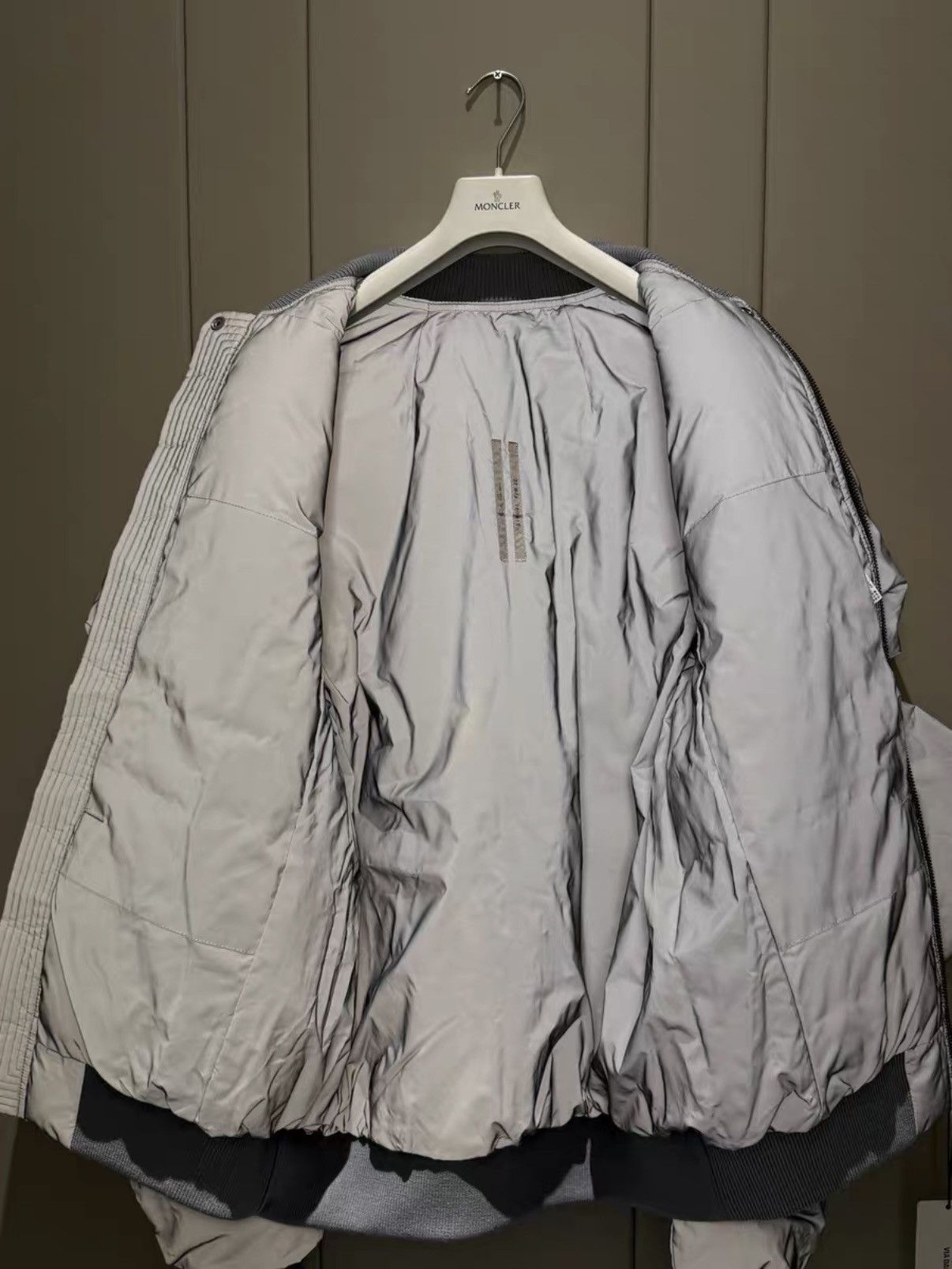 Rick Owens Rick Owens FW22 Stobe Gauntlet Bomber in Reflex sz 48 Size US M / EU 48-50 / 2 - 3 Thumbnail
