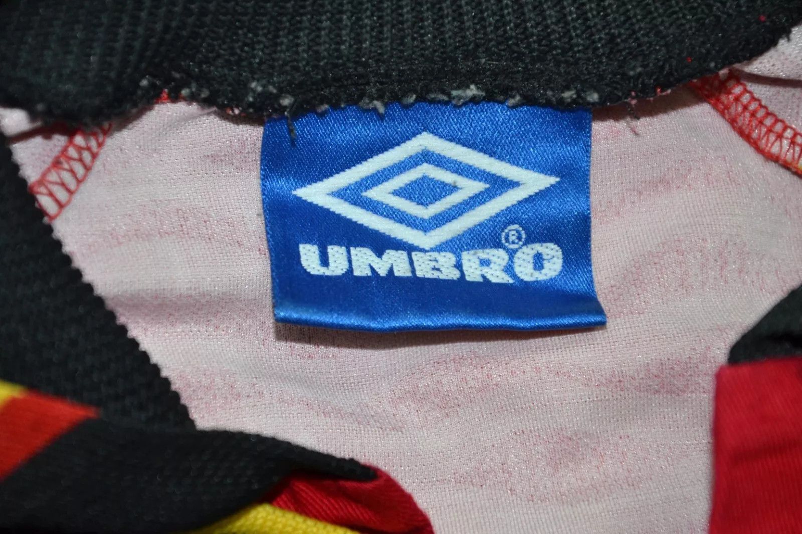Umbro NAGOYA GRAMPUS EIGHT 1996/1998 SHIRT JERSEY UMBRO SIZE L Size US L / EU 52-54 / 3 - 7 Thumbnail