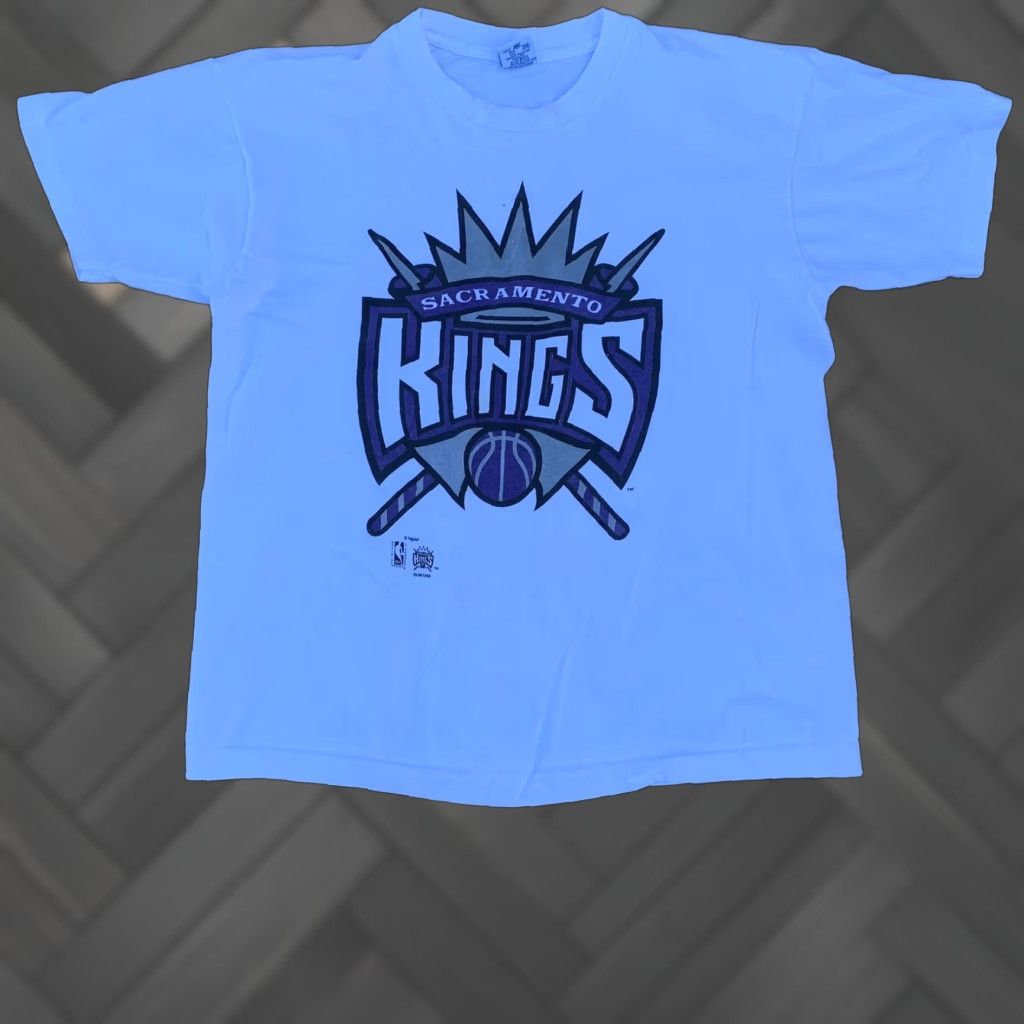 Salem Sportswear VINTAGE Sacramento Kings T-Shirt Salem Sportswear L White 1990s Mens Graphic Tee NBA Official Licensed Product Size US L / EU 52-54 / 3 - 1 Thumbnail