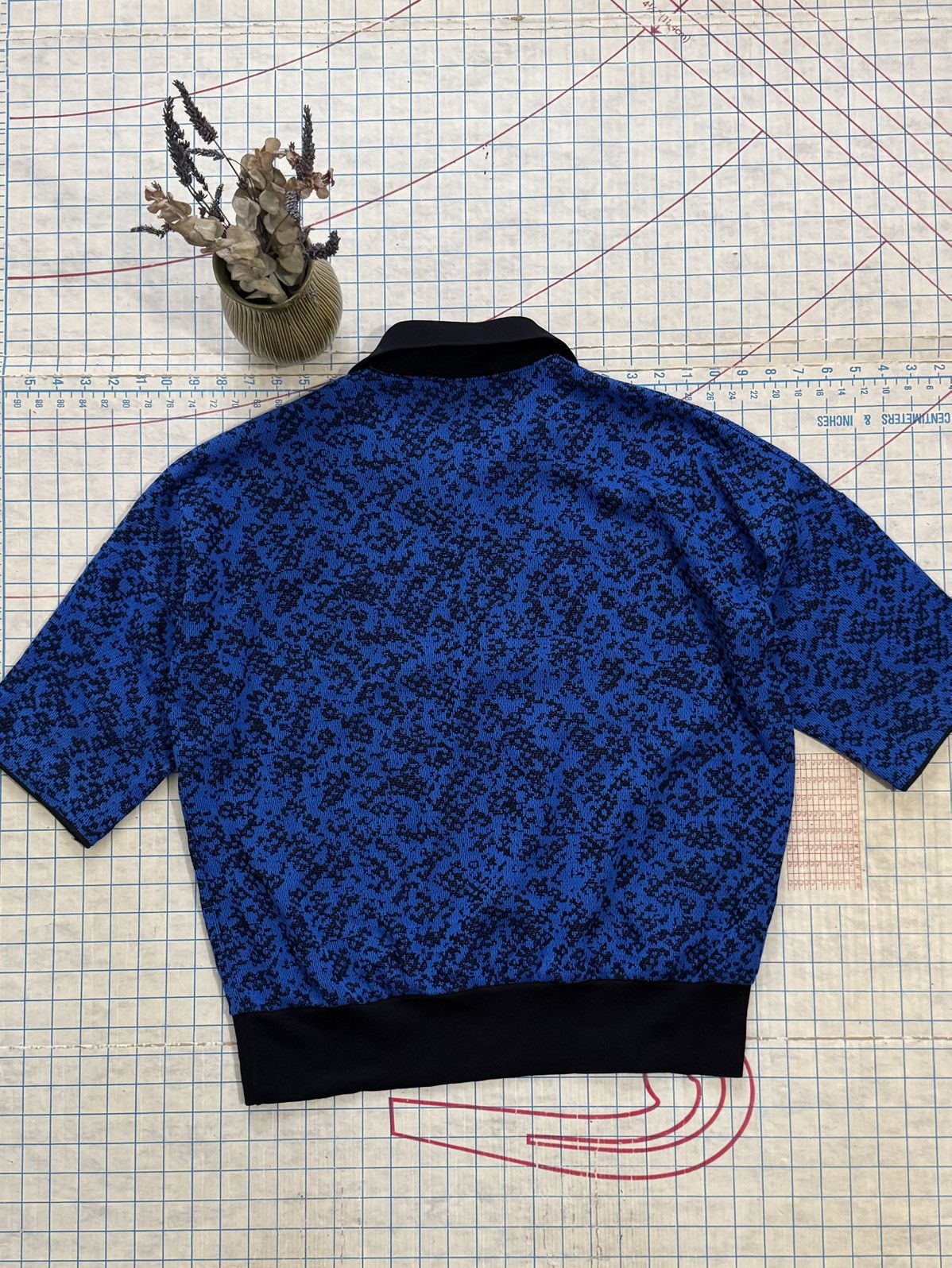 Other × Vintage Vintage Donnkenny Polo Shirt Blue and Black Pattern Fits L Size US L / EU 52-54 / 3 - 8 Thumbnail