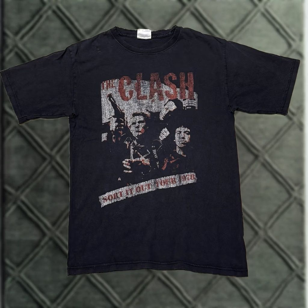 Hanes VINTAGE The Clash Shirt Small Unisex Adults 2005 70s Punk Rock Graphic Print Crew Neck Black Hanes Distressed Size US S / EU 44-46 / 1 - 1 Thumbnail