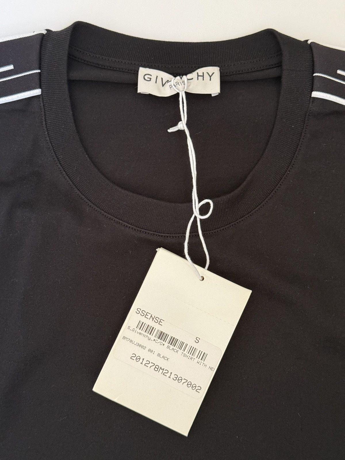 Givenchy BNWT Givenchy Black Elastic Band T-Shirt size Small Size US S / EU 44-46 / 1 - 4 Thumbnail