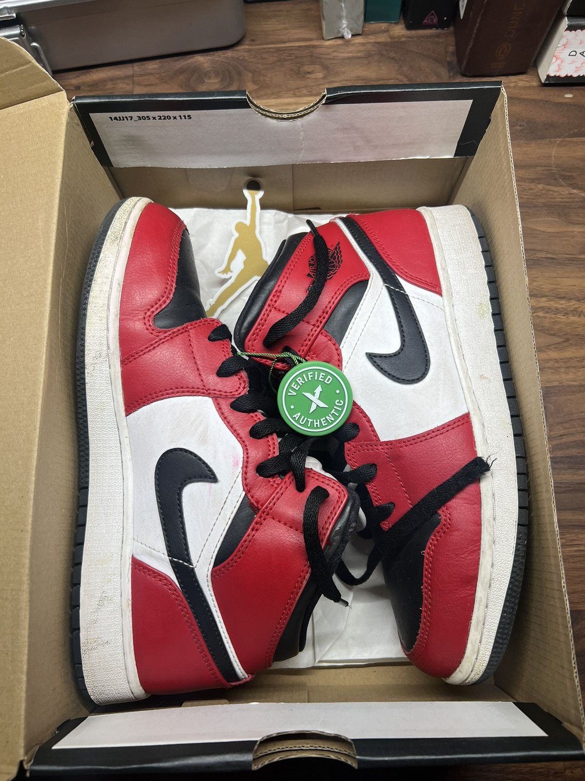 Nike Air Jordan 1 Mid Chicago Toe Size US 7 / EU 40 - 1 Thumbnail