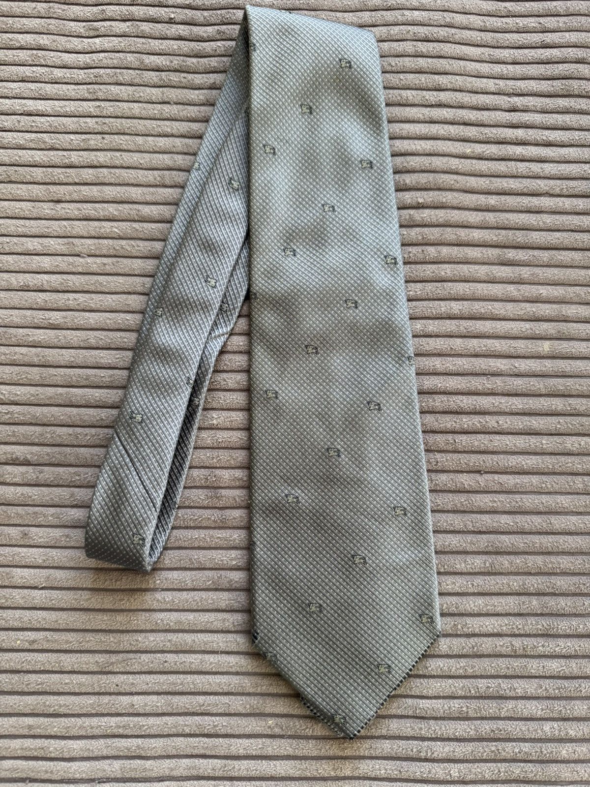 Burberry Burberry Logo Cravatte Silk Tie Casual Silver Deaigner Size ONE SIZE - 1 Thumbnail