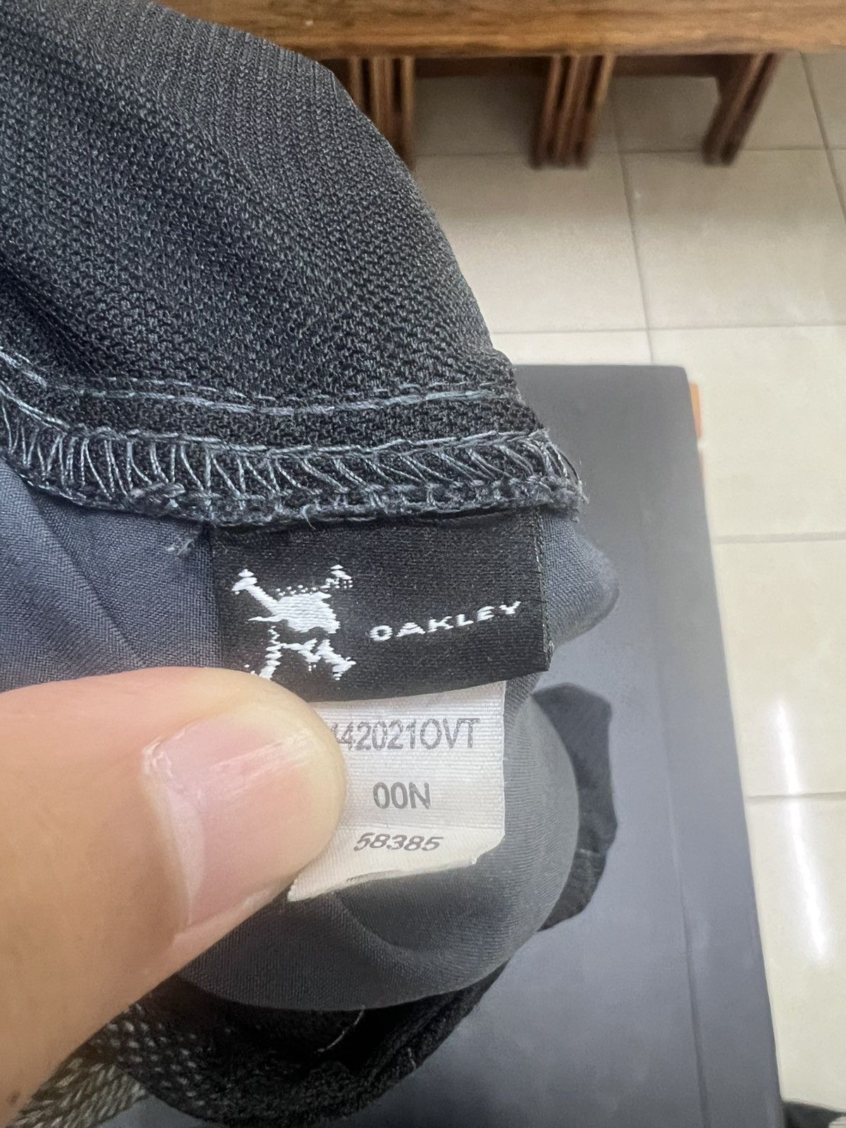 Vintage Thrashed Faded Oakley Quickdry Light Short Pant Size US 32 / EU 48 - 7 Thumbnail