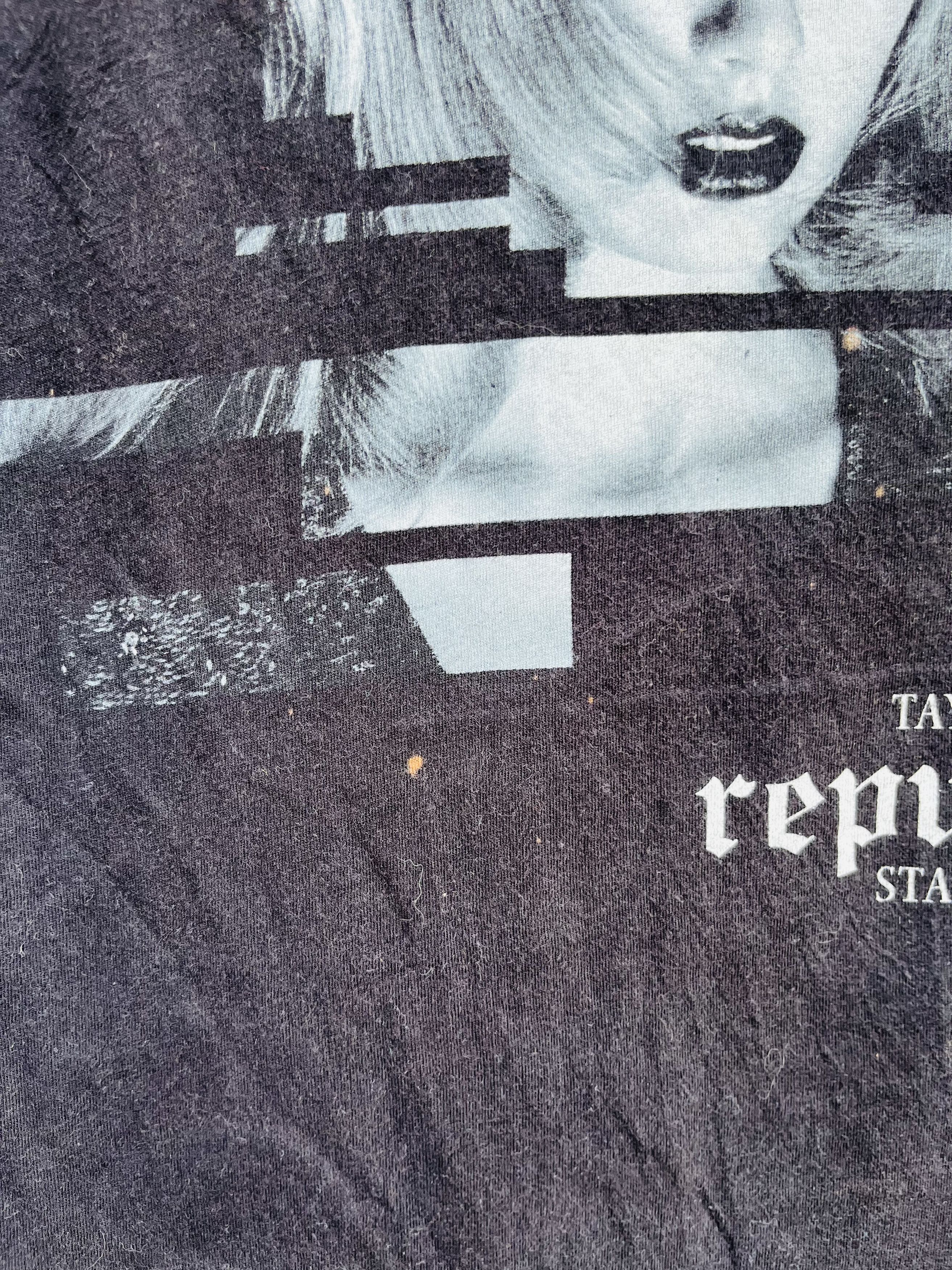 Band Tees Vintage Tailor Swift Reputation Stadium Tour Shirt Size US M / EU 48-50 / 2 - 11 Thumbnail