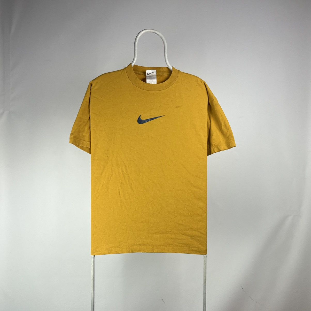 Nike Vintage Nike Tshirt Middle Swoosh Rare size Large Size US L / EU 52-54 / 3 - 1 Thumbnail