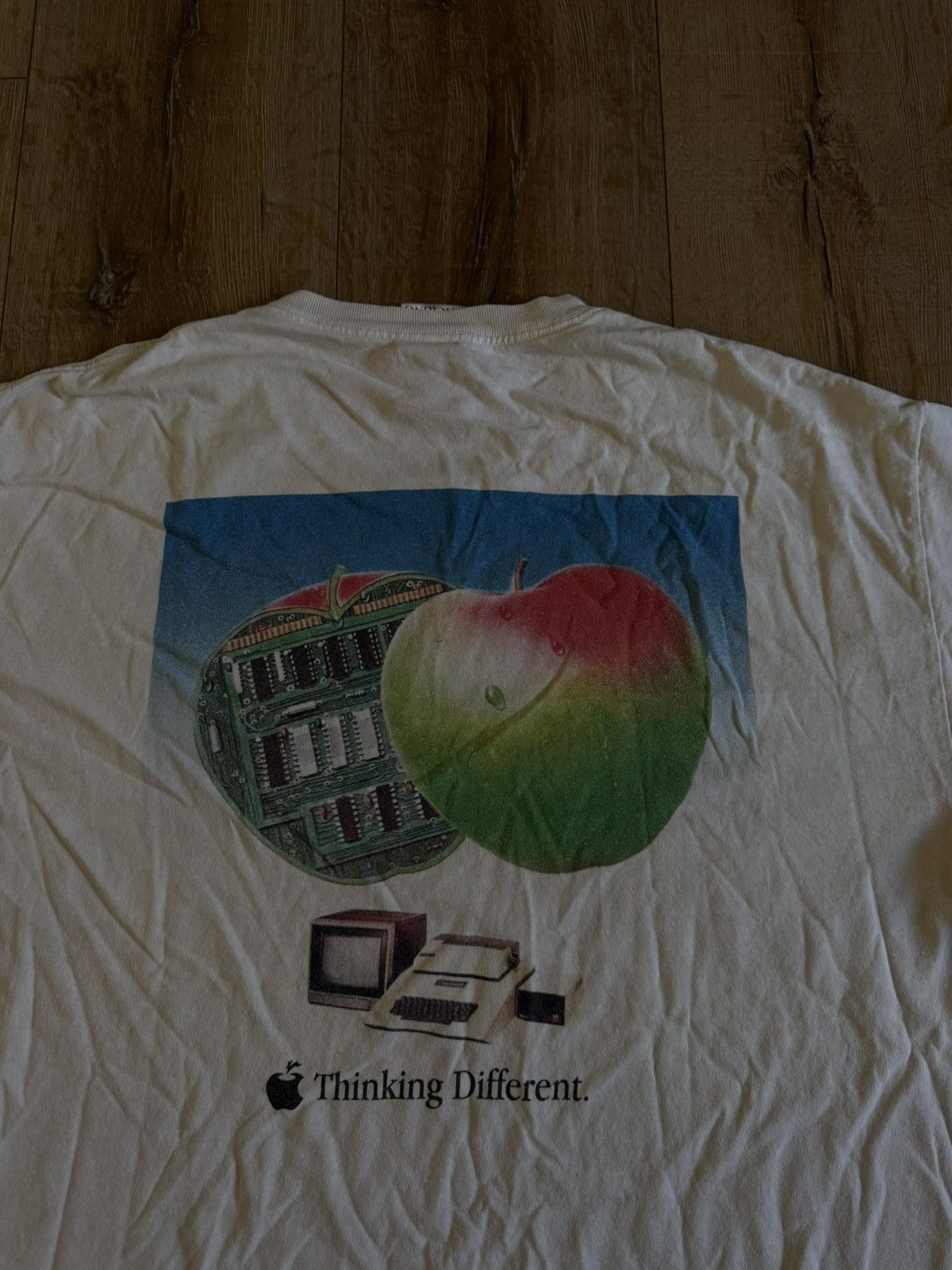 Other Vintage Thinking Different Basic Logo Apple Tee Size US L / EU 52-54 / 3 - 4 Thumbnail