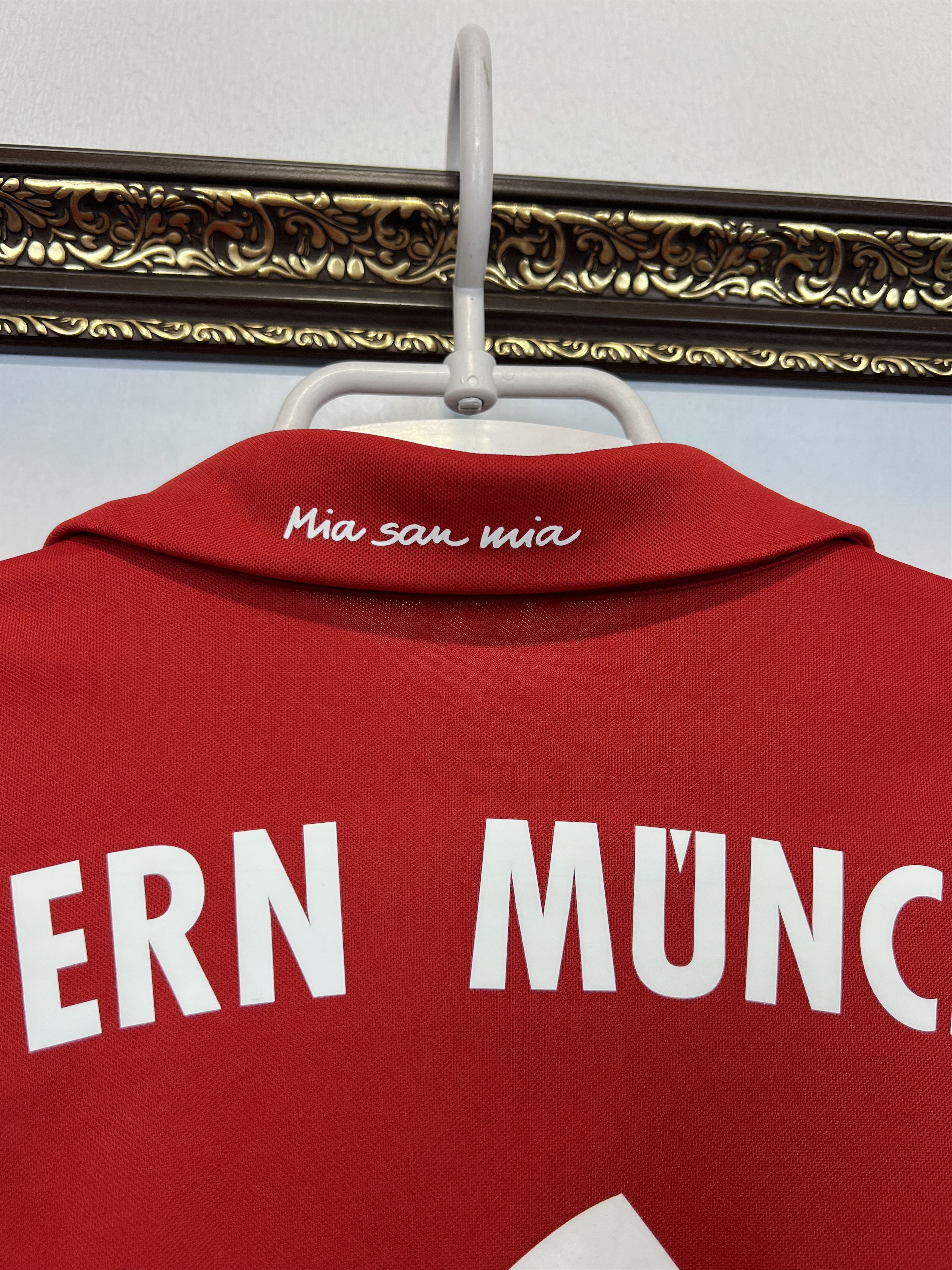 Adidas Bayern Munich Home football shirt Soccer #6 Thiago Jersey Size US M / EU 48-50 / 2 - 11 Thumbnail