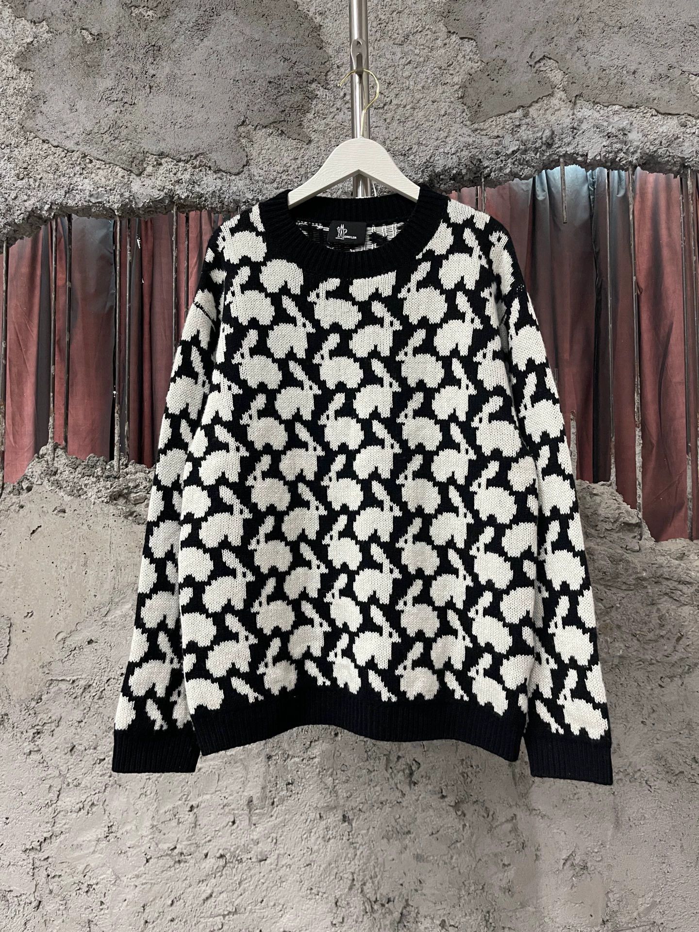 Moncler Moncler Rabbit Sweater Size 3 Size L / US 10 / IT 46 - 1 Thumbnail