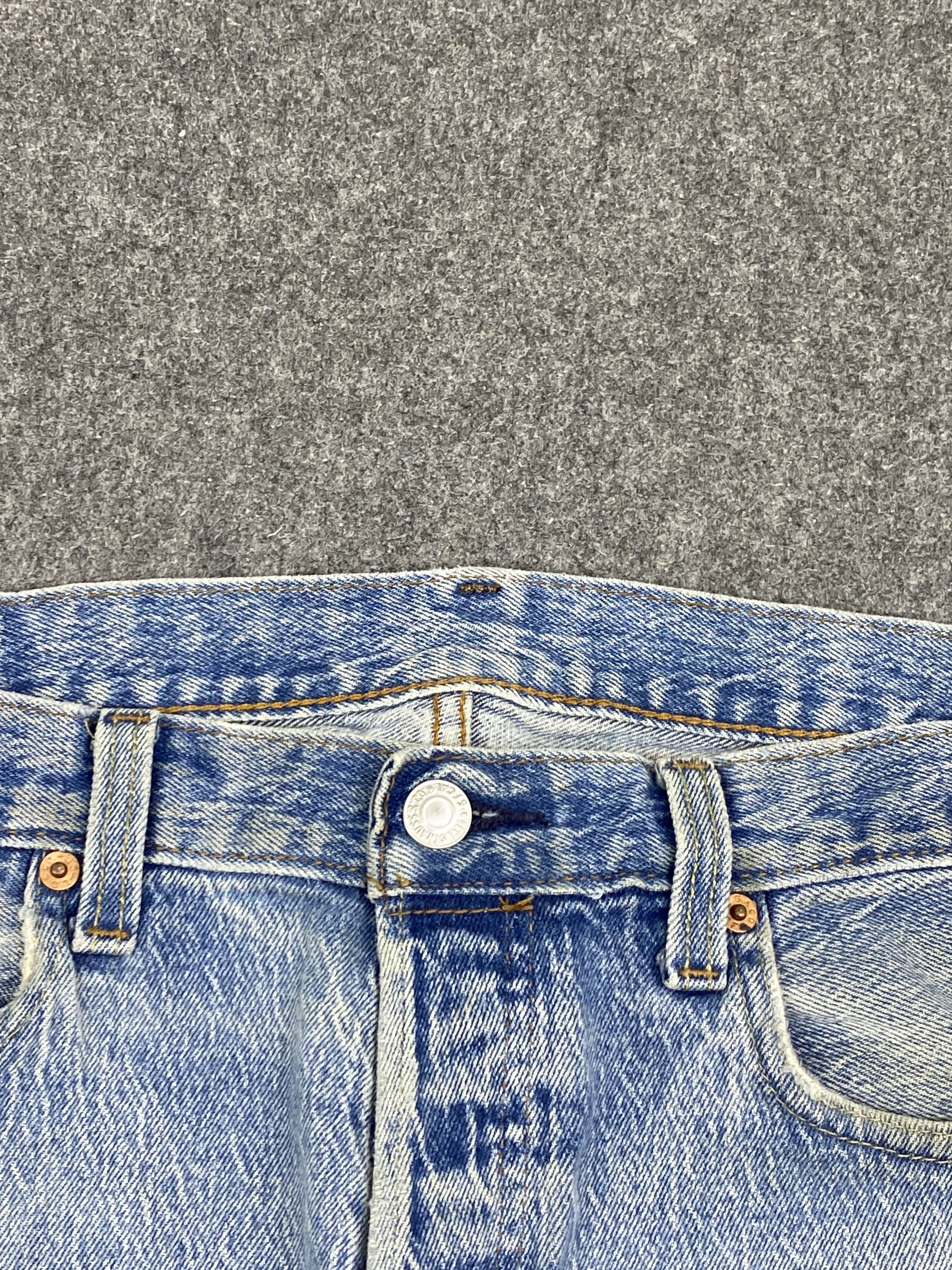 Levi's Vintage Levis 501 Lightwash Blue Jeans DP2833 Size US 34 / EU 50 - 10 Thumbnail