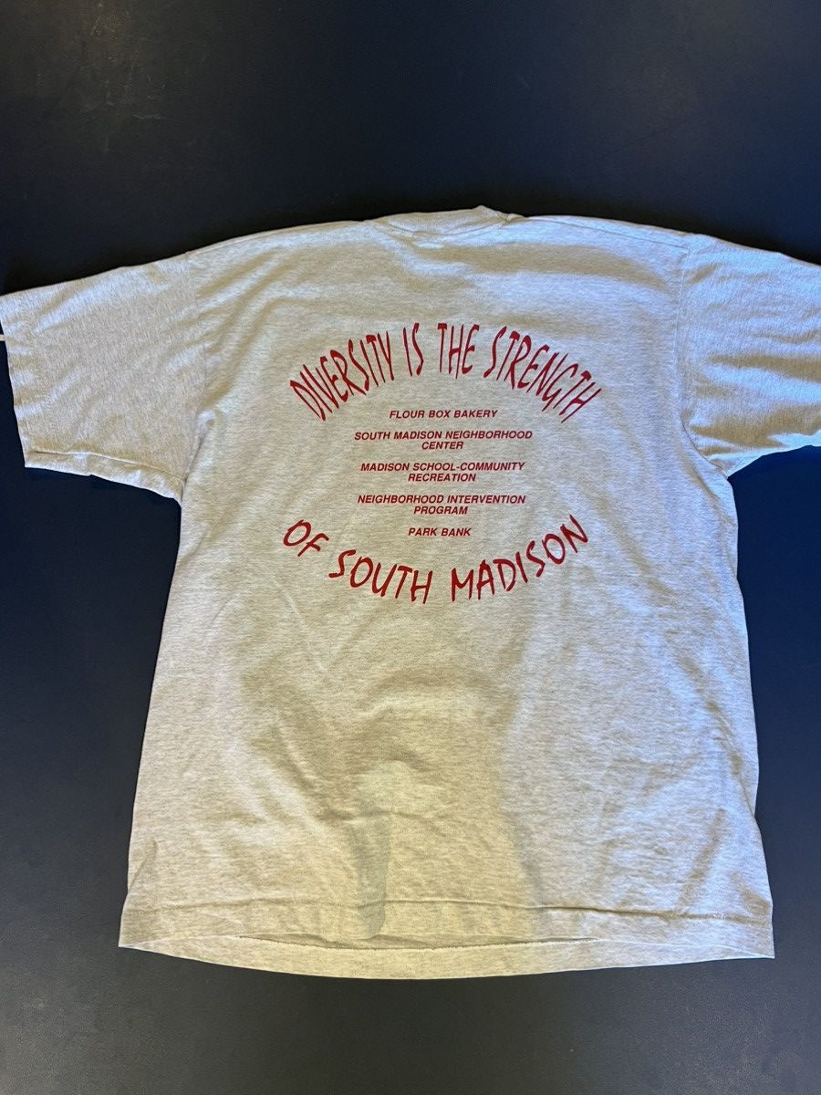 Fruit Of The Loom 1993 SMNC Basketball vintage shirt Size US XL / EU 56 / 4 - 6 Thumbnail