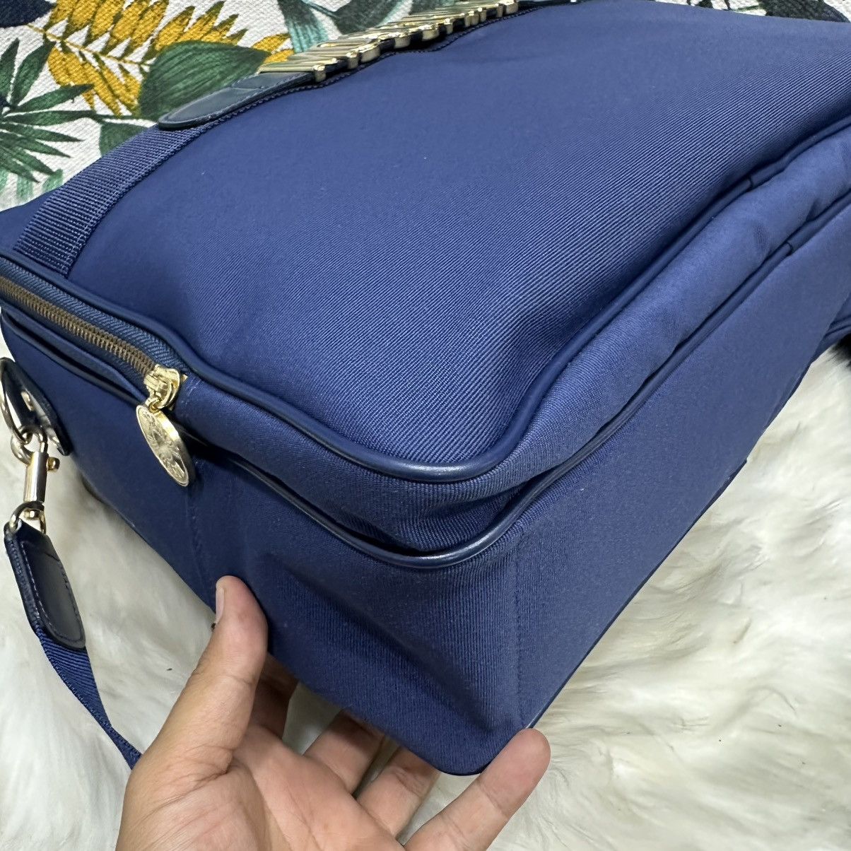 Moschino Authentic Vtg. MOSCHINO Messenger Bag Size ONE SIZE - 6 Thumbnail
