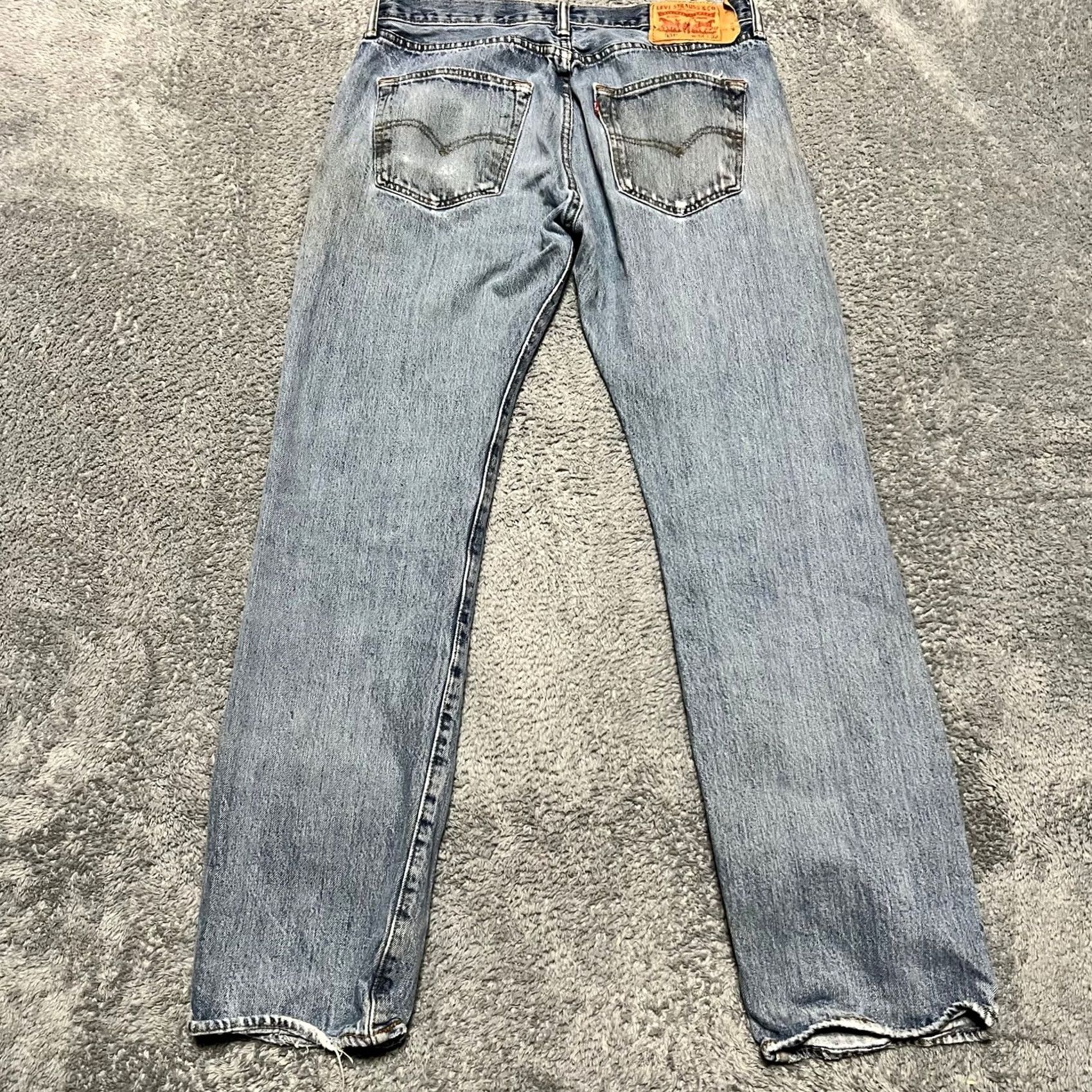 Levi's 1. Specificity: The title is more specific about size and style Size US 34 / EU 50 - 4 Thumbnail