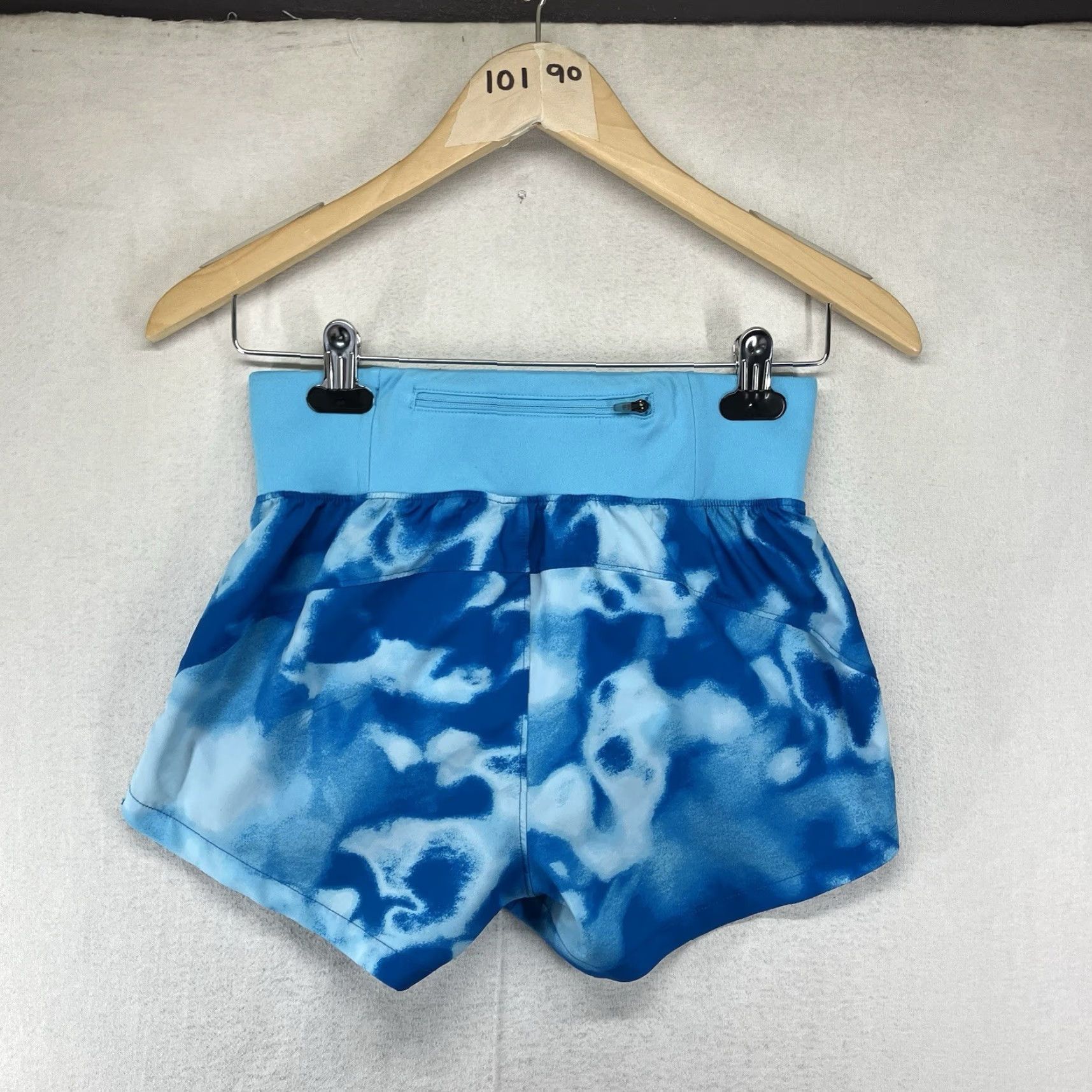 Under Armour Under Armour Fitness Shorts Women XS Tie Dye Blue Elastic Waist Breathable Lightweight Pockets Zip Pocket Running Jogging Size 26" / US 2 / IT 38 - 2 Thumbnail