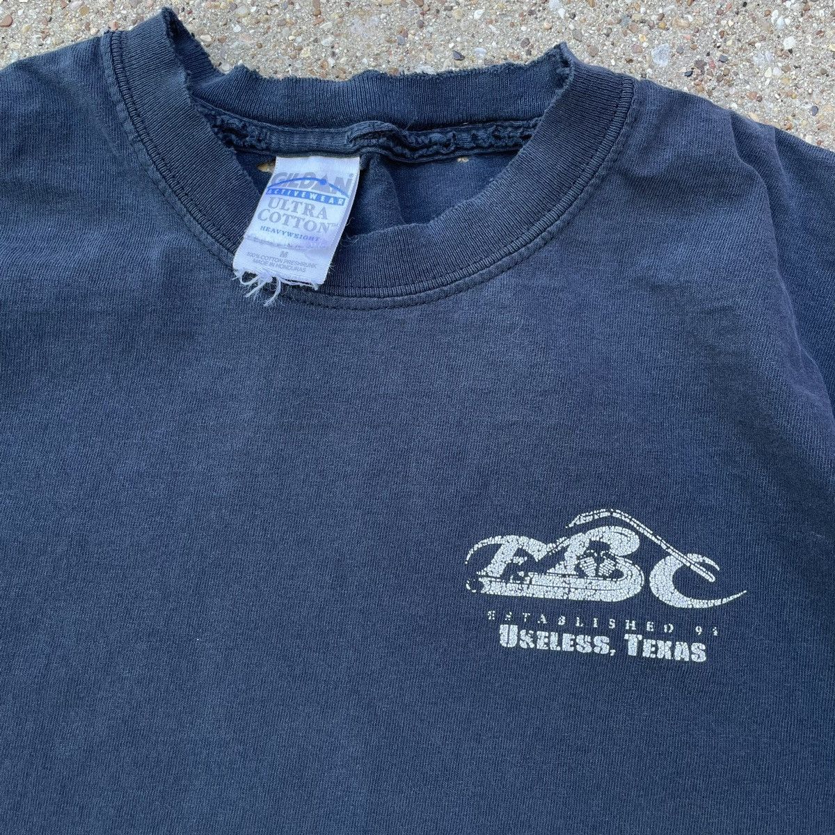 Gildan Vintage Full Boar Motorcycles Useless Texas Tee Thrashed M Size US M / EU 48-50 / 2 - 3 Thumbnail