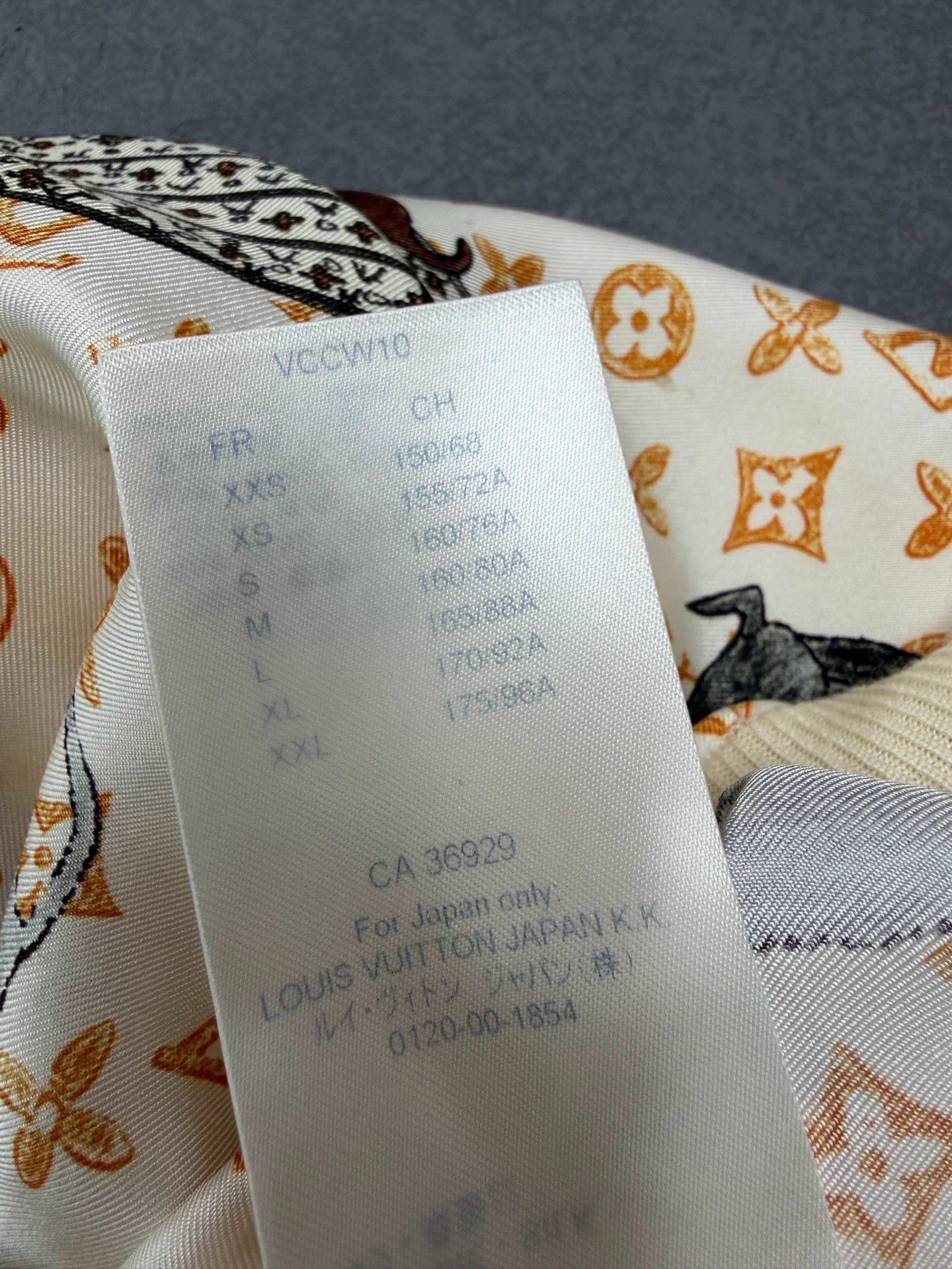 Louis Vuitton Louis Vuitton All Over Print Silk Short Sleeve XS Size XS / US 0-2 / IT 36-38 - 8 Thumbnail