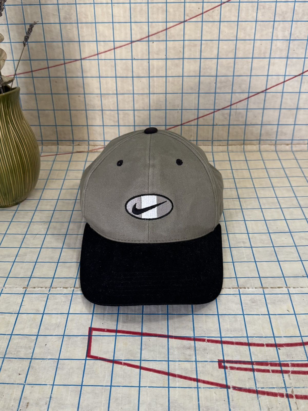 Nike Vintage 90’s White Tag Nike Beige and Black Snap Back Hat Size ONE SIZE - 1 Thumbnail
