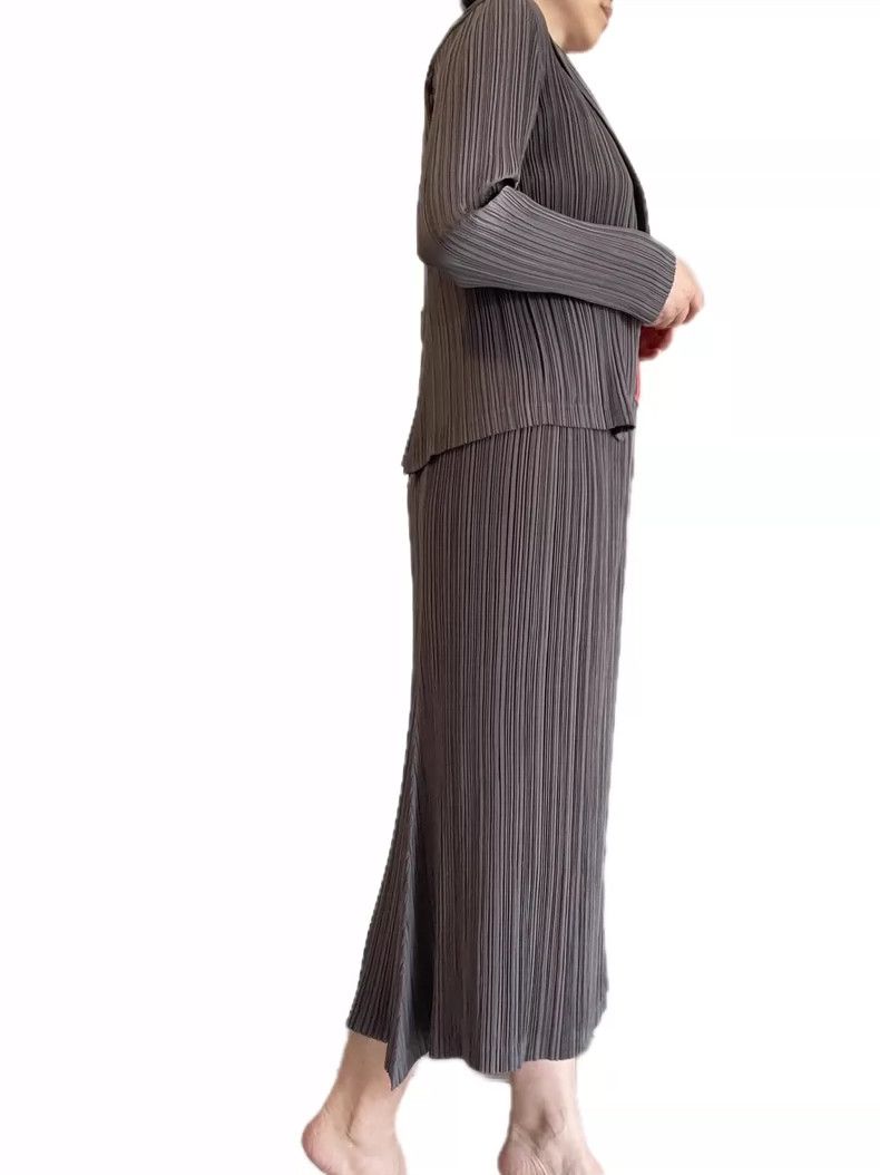 Issey Miyake Issey Miyake size:2 A dark grey shark fin pleated cardigan Size M / US 6-8 / IT 42-44 - 5 Thumbnail
