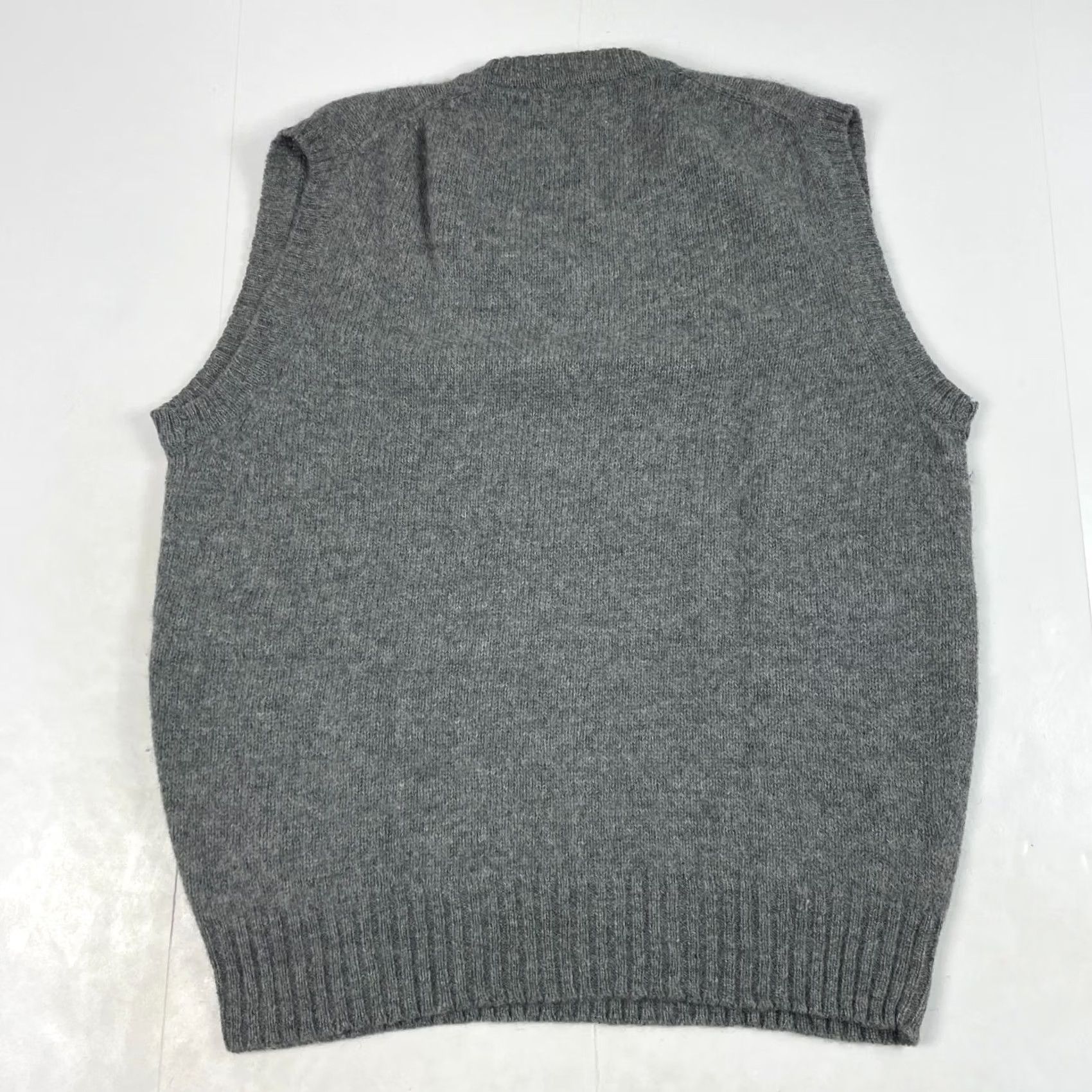 Vintage VINTAGE Elder Beerman Sweater Vest Mens Large Gray Shetland Wool V Neck Golfing Size US L / EU 52-54 / 3 - 7 Thumbnail