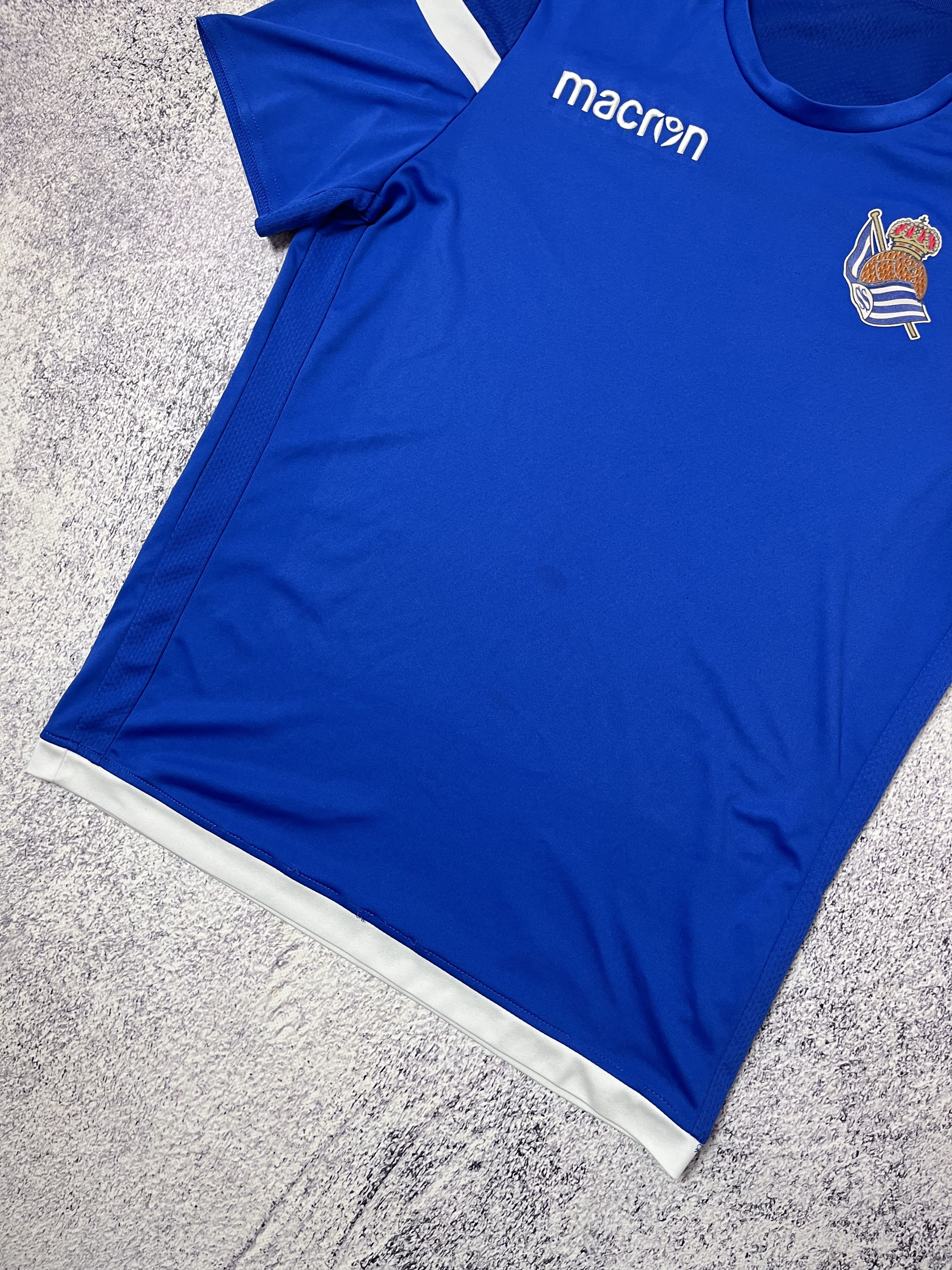 Other MENS soccer jersey macron F.C Real Sociedad size M Size US M / EU 48-50 / 2 - 3 Thumbnail