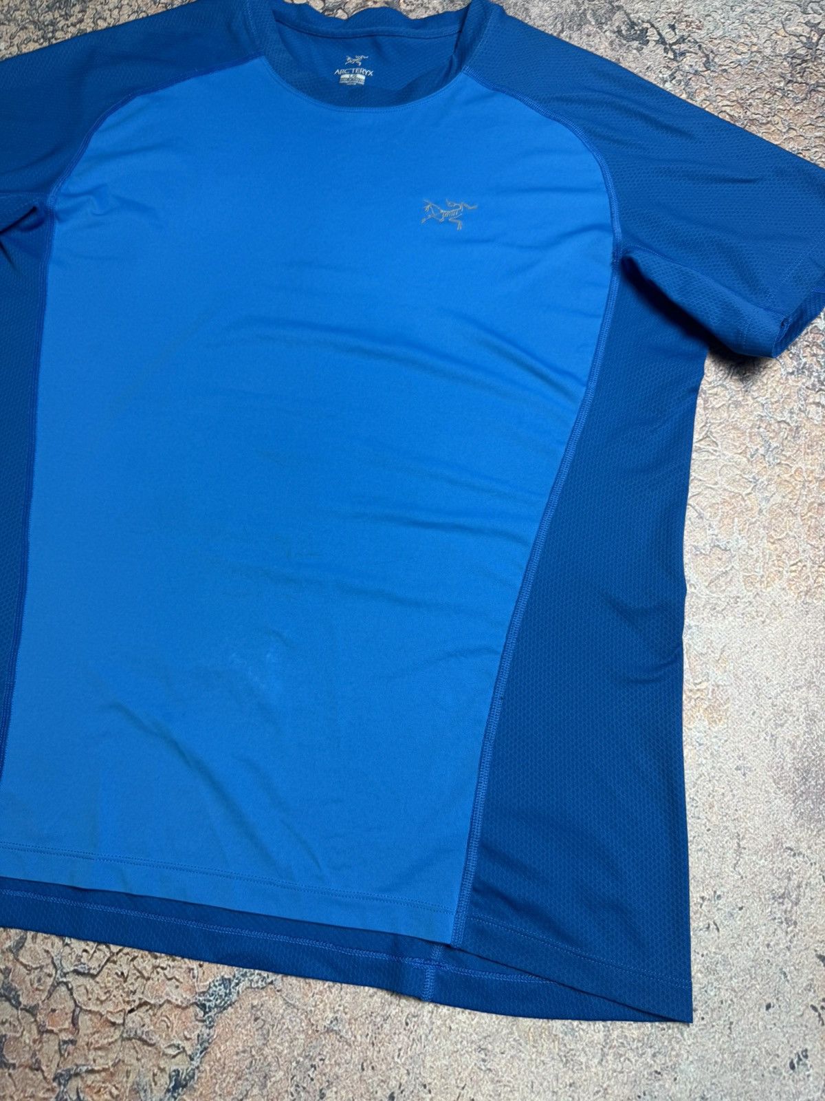 Arc'teryx Arcteryx T-shirt small logo y2k size L Size US L / EU 52-54 / 3 - 6 Thumbnail