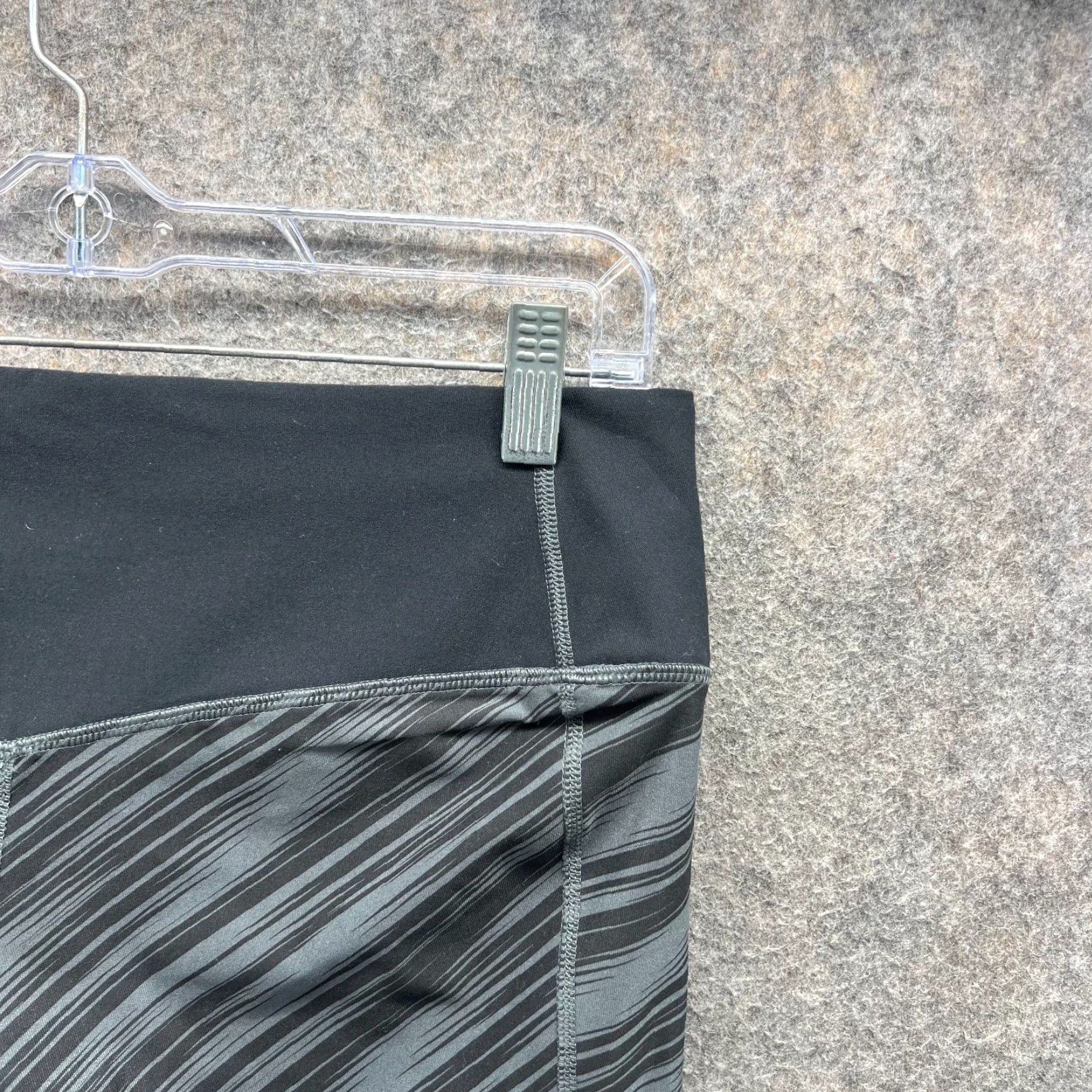 Nike Nike Leggings Women L Black Legend 2.0 Sportwear Dri Fit NEW Running Pants Cropped with Pockets Size 36" / US 14 / IT 50 - 5 Thumbnail