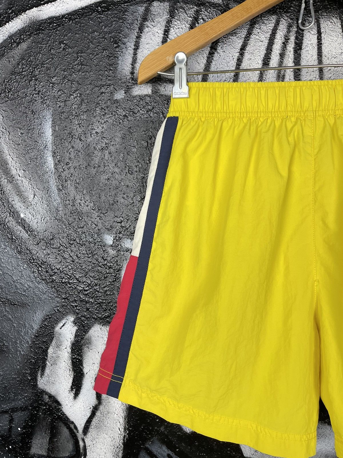 Tommy Hilfiger Tommy Hilfiger Swimming Yellow Shorts Men’s Size M Size US 32 / EU 48 - 7 Thumbnail