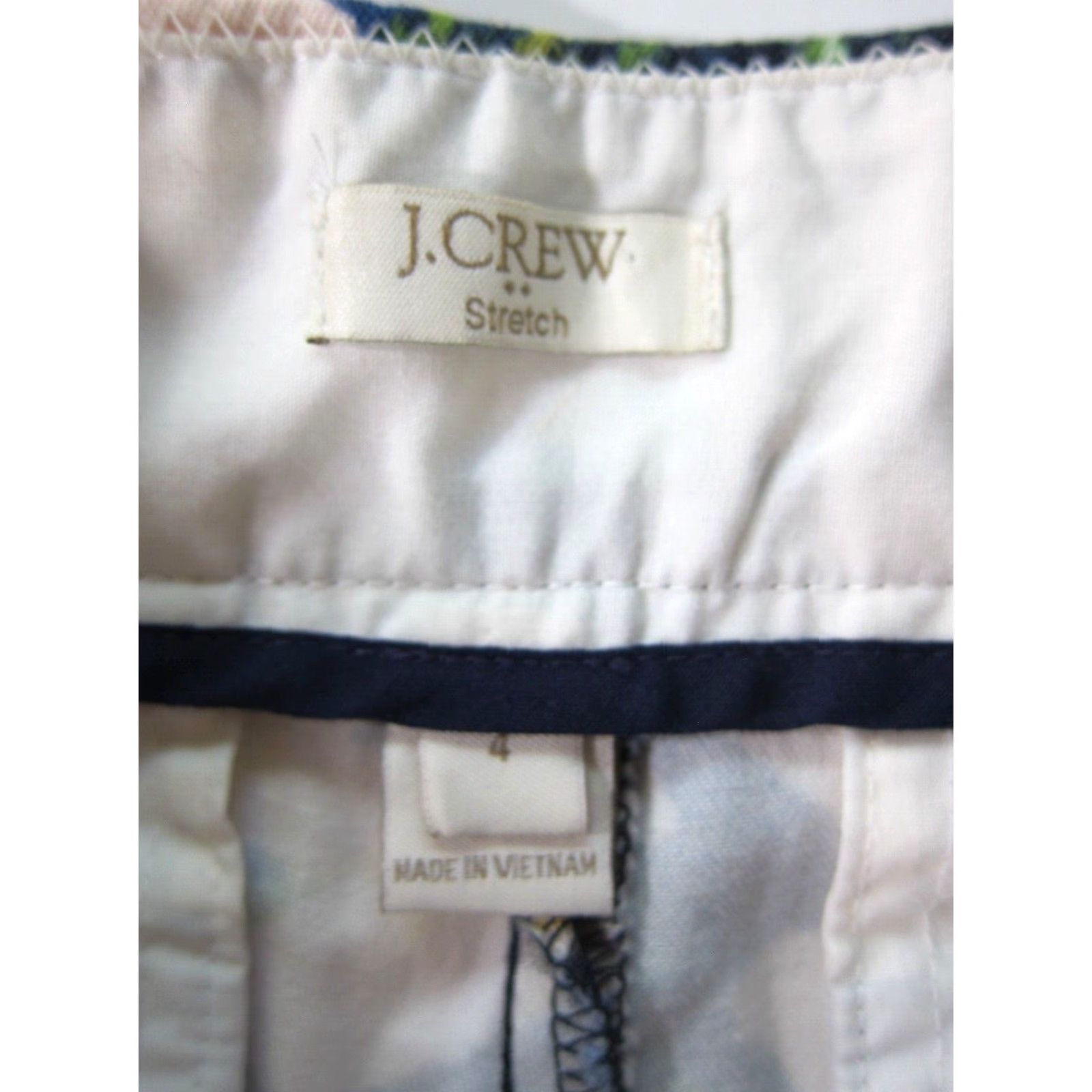 J.Crew J. Crew Cotton Stretch Floral Chino Shorts Blue Yellow Green Women 4/Small Chino Shorts Women 4/Small Blue Green Yellow Floral Cotton Stretch J. Crew Size 27" / US 4 / IT 40 - 3 Thumbnail