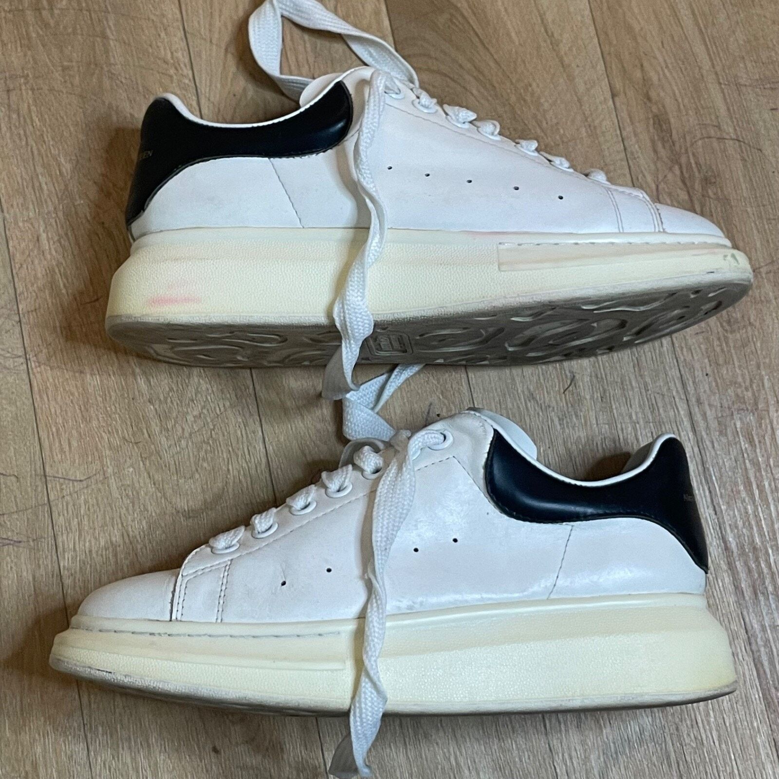 Alexander McQueen Alexander Mcqueen Oversized sneakers Leather LOW top White Size US 8 / EU 41 - 11 Thumbnail