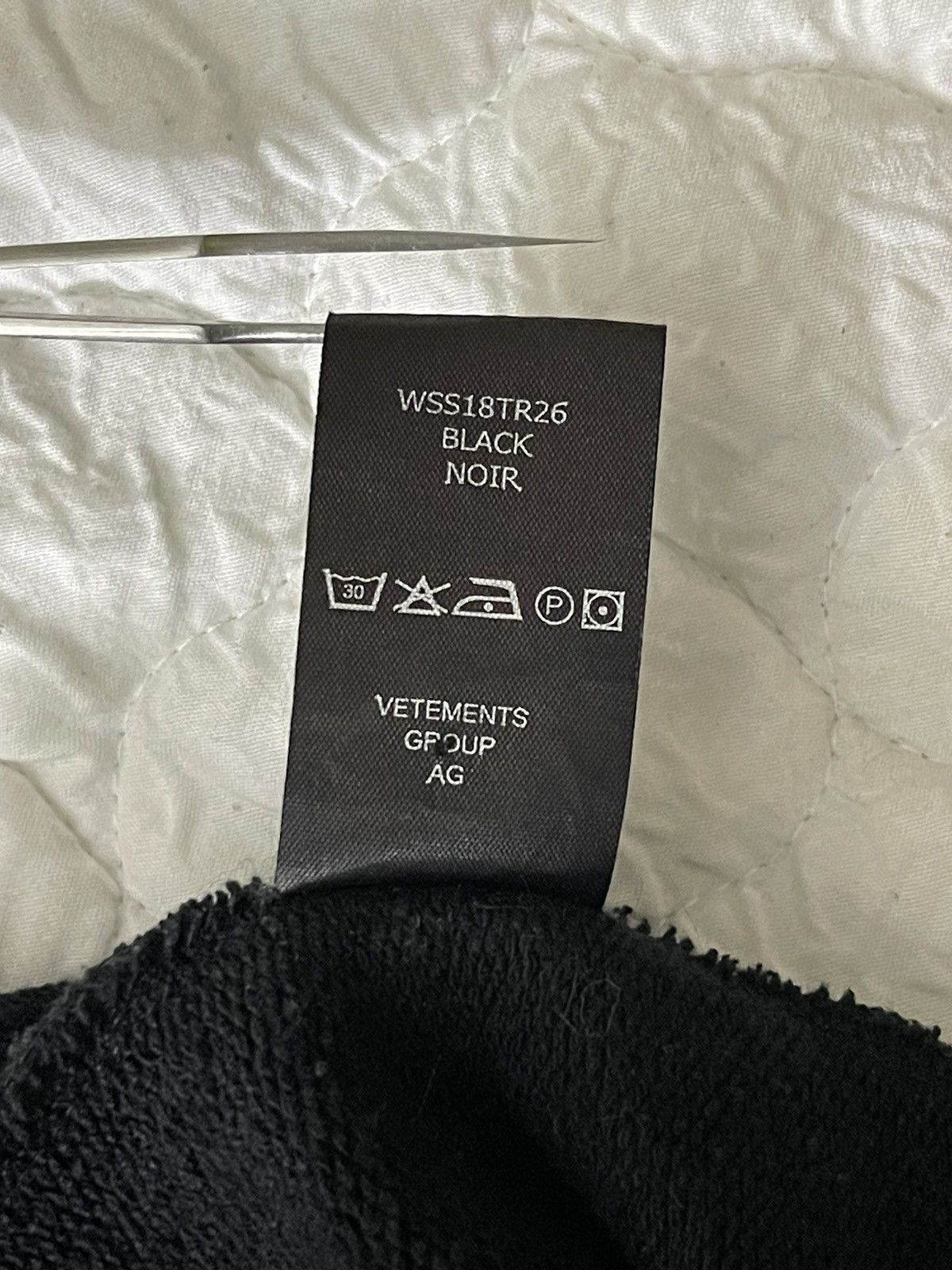 Vetements Vetements SS18 Deconstructed Wash Tag Hoodie Size US M / EU 48-50 / 2 - 11 Thumbnail