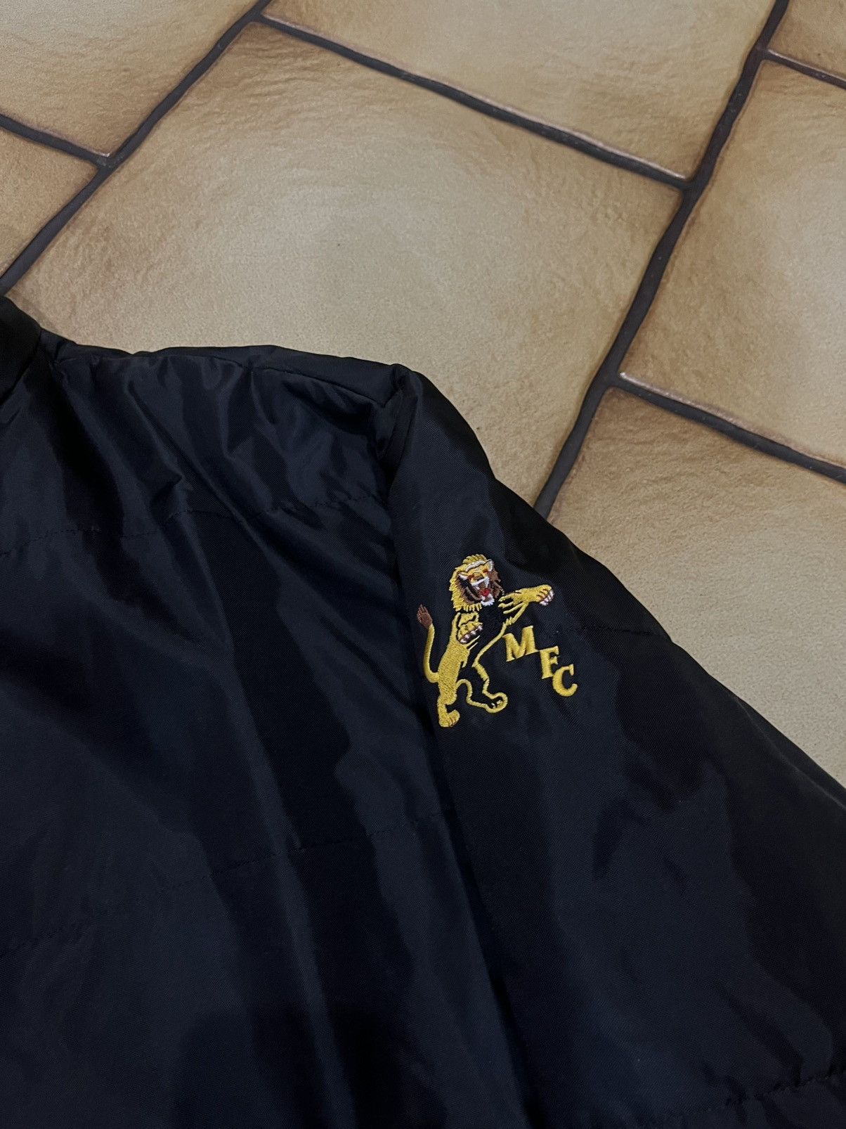 Asics × Vintage Vintage Asics Millwall 1994/96 Staff Worn Bench Coat Size US XL / EU 56 / 4 - 3 Thumbnail