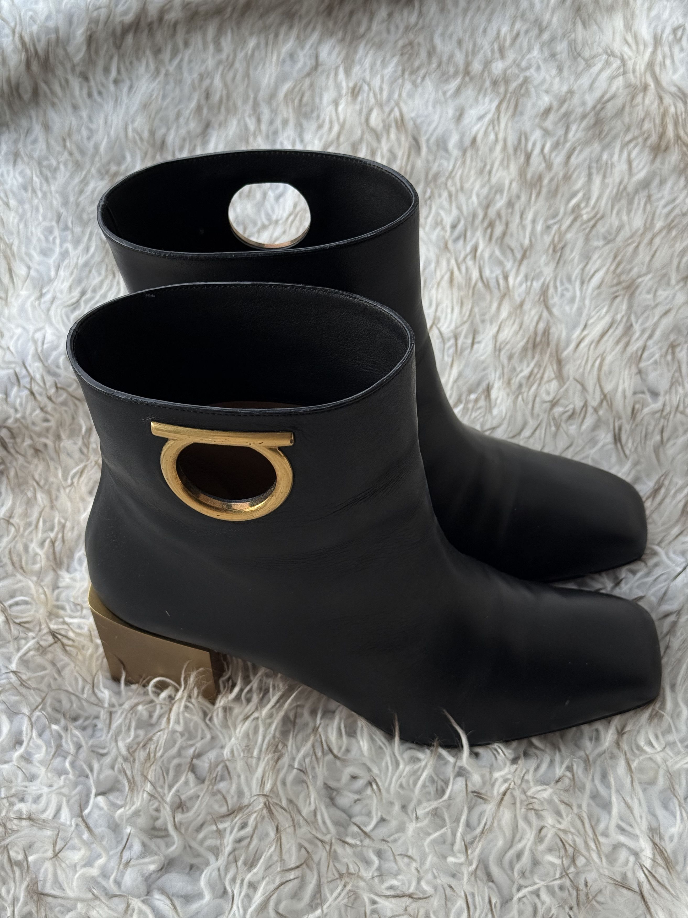 Salvatore Ferragamo Salvatore Ferragamo Albiano Ankle Boots in Black, size 7.5 Size US 7.5 / IT 37.5 - 6 Thumbnail