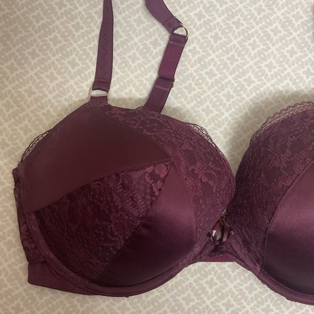 Victoria's Secret Victoria's Secret Padded Push Up Pigeonnant Bra Women 34DDD Size ONE SIZE - 4 Thumbnail