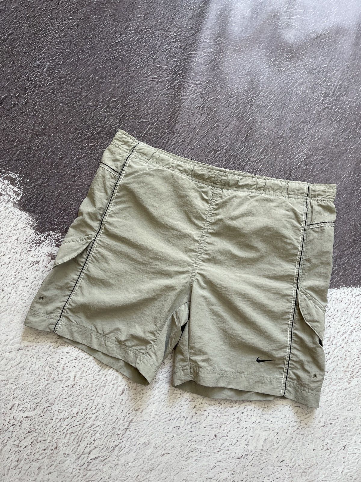 Nike Nike vintage y2k logo swoosh embroidered shorts Size US 34 / EU 50 - 1 Thumbnail