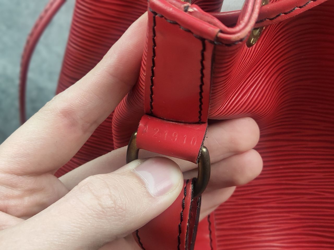 Louis Vuitton Louis Vuitton Noé Epi Vintage authentic Shoulder Red Bag Size ONE SIZE - 17 Thumbnail
