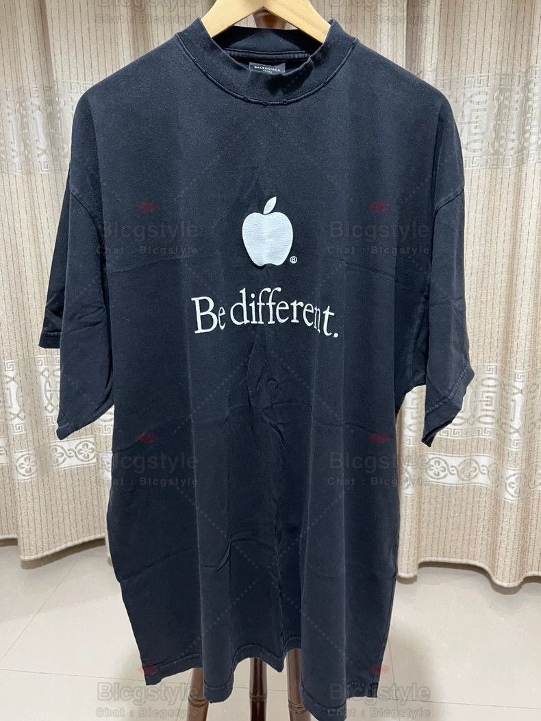 Balenciaga Balenciaga Embroidered Apple Short Sleeve T-Shirt Size US M / EU 48-50 / 2 - 1 Thumbnail