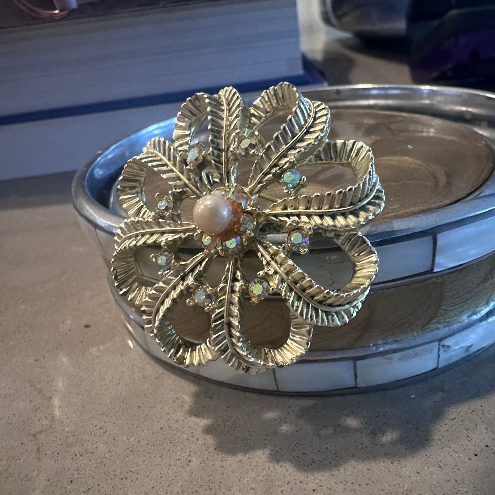 The Unbranded Brand Vintage Gold Tone Filigree Flower Brooch Size ONE SIZE - 5 Thumbnail