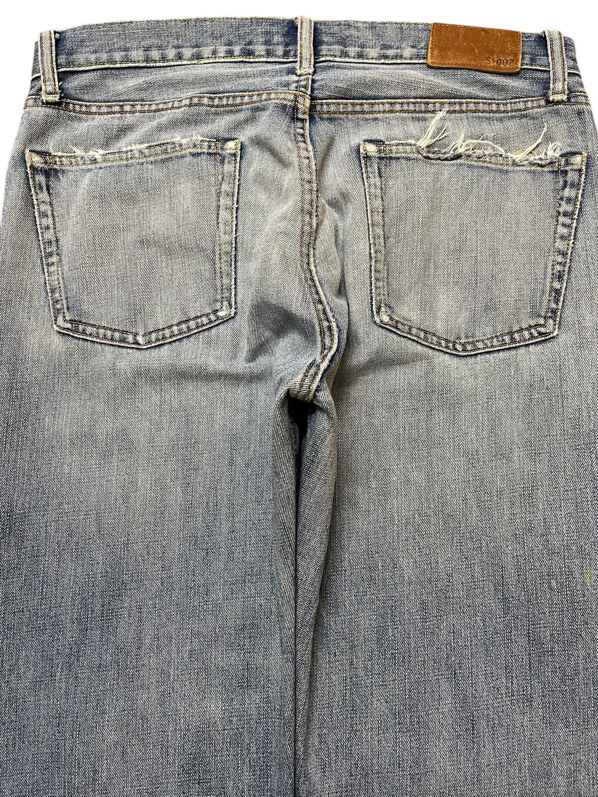 Uniqlo Vintage Japanese Uniqlo Light Faded Wash Distress Loose Jean Size US 33 - 5 Thumbnail